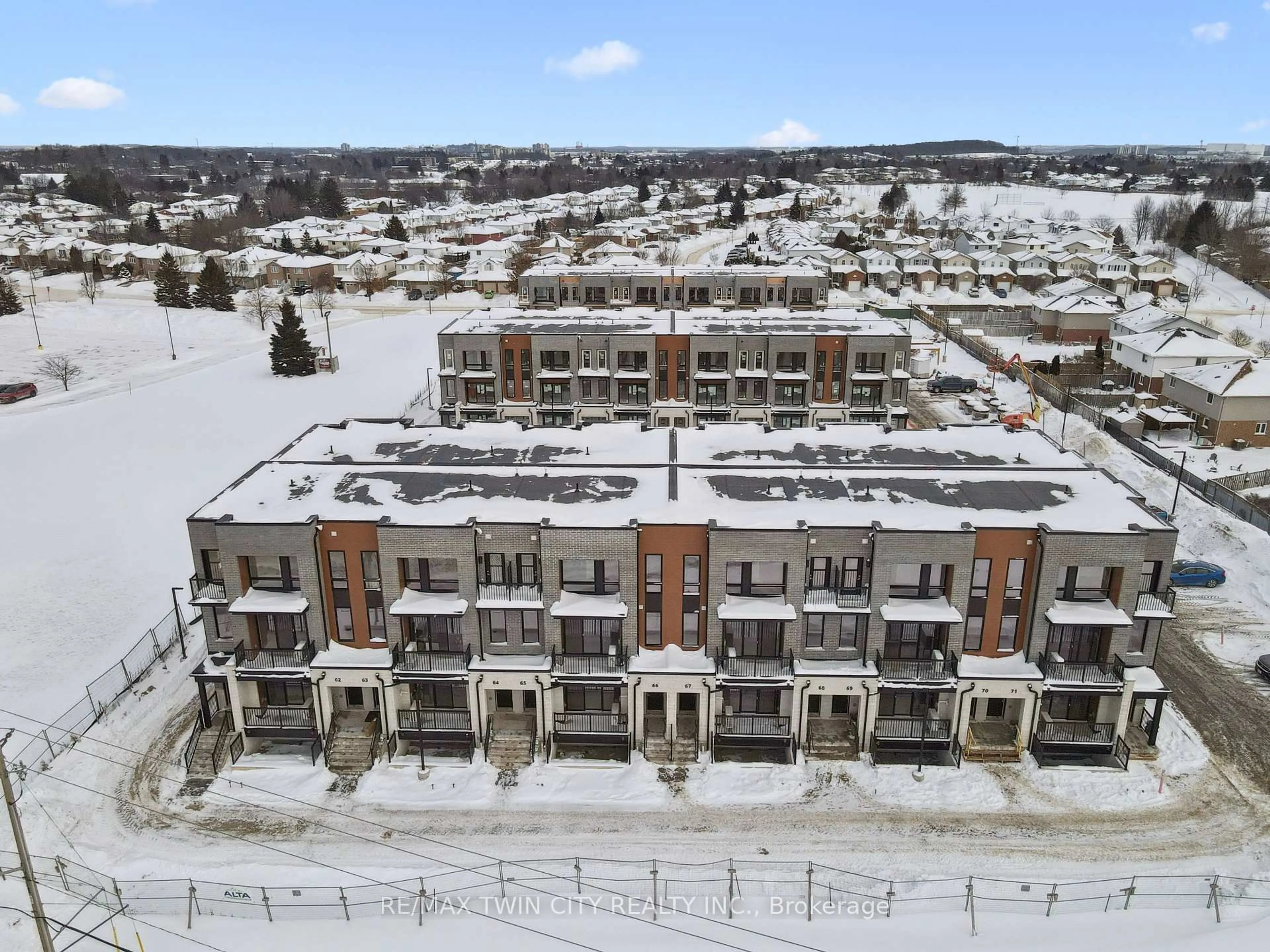 A pic from outside/outdoor area/front of a property/back of a property/a pic from drone, unknown for 525 Erinbrook Dr #C062, Kitchener Ontario N2E 3T1