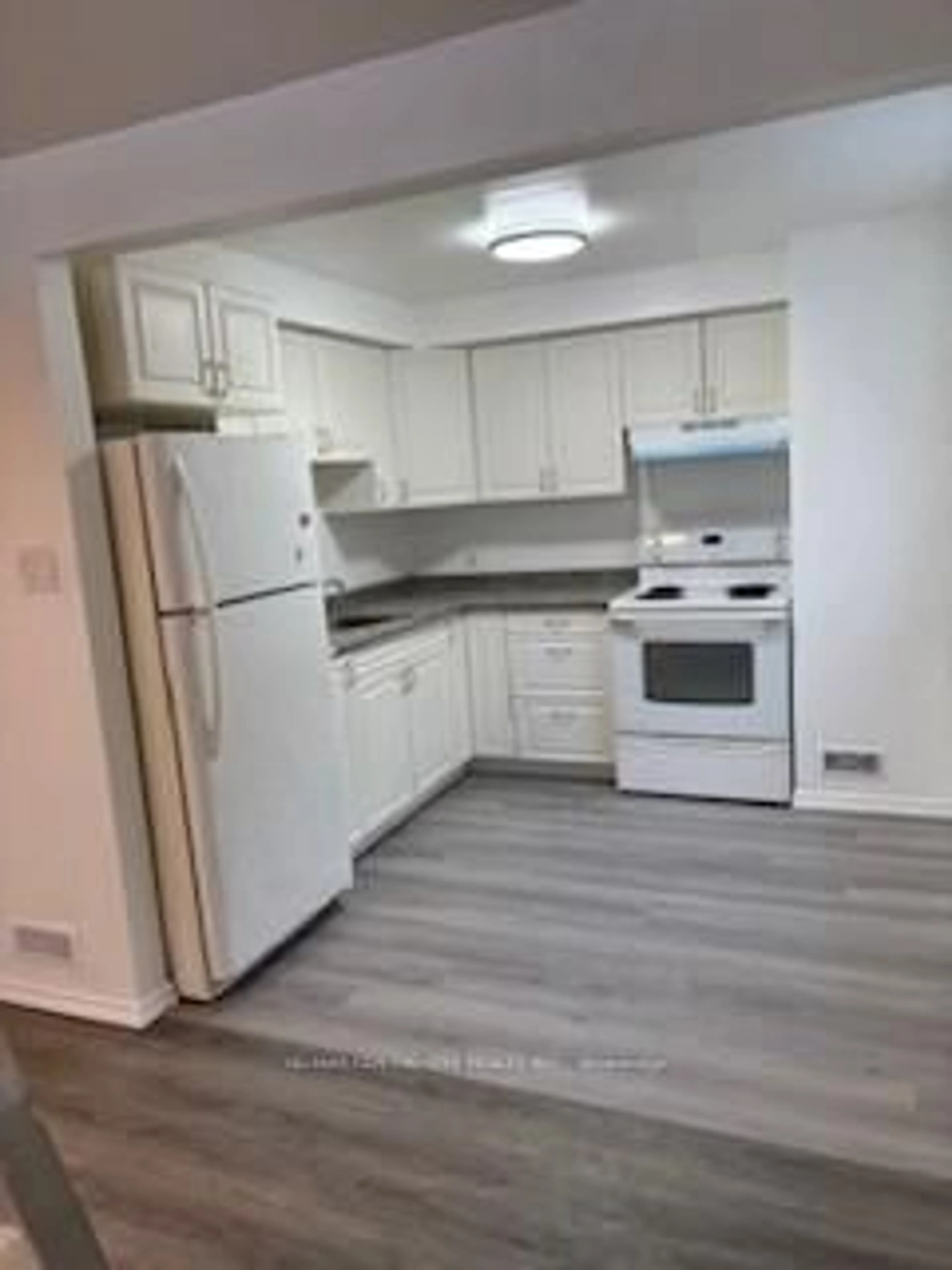 Standard kitchen, unknown for 89 Cecilia Ave, London East Ontario N5Y 3Z9