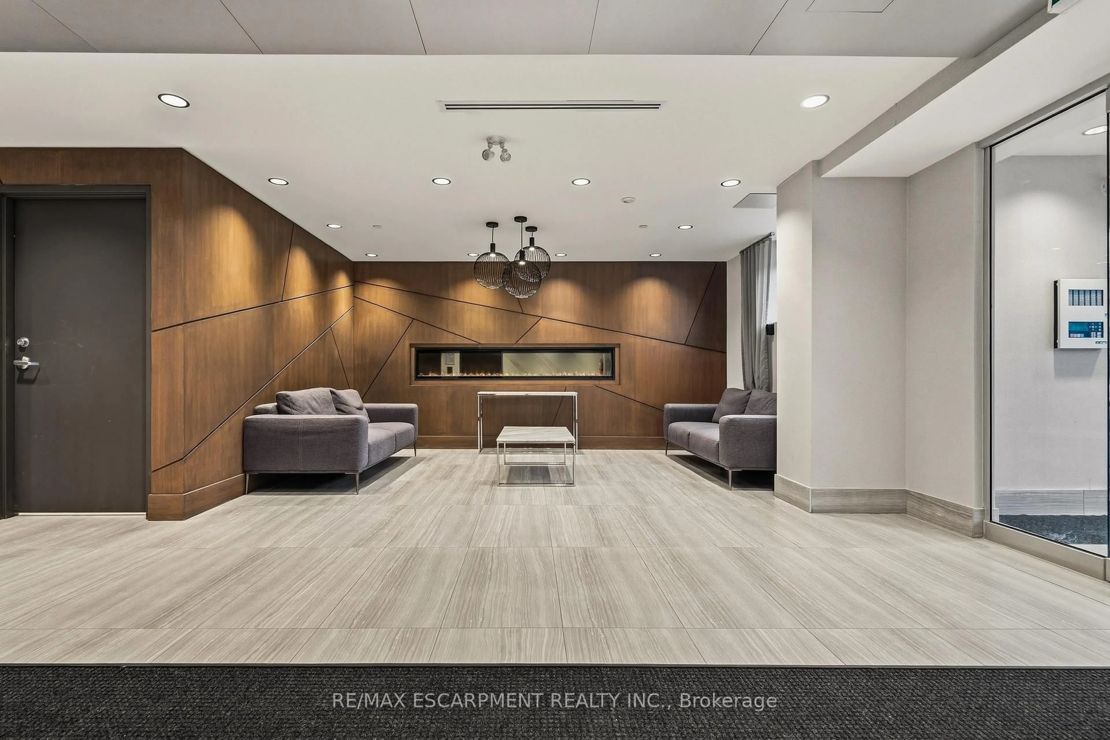 Lobby for 16 MARKLE Cres #413, Hamilton Ontario L9G 0H4