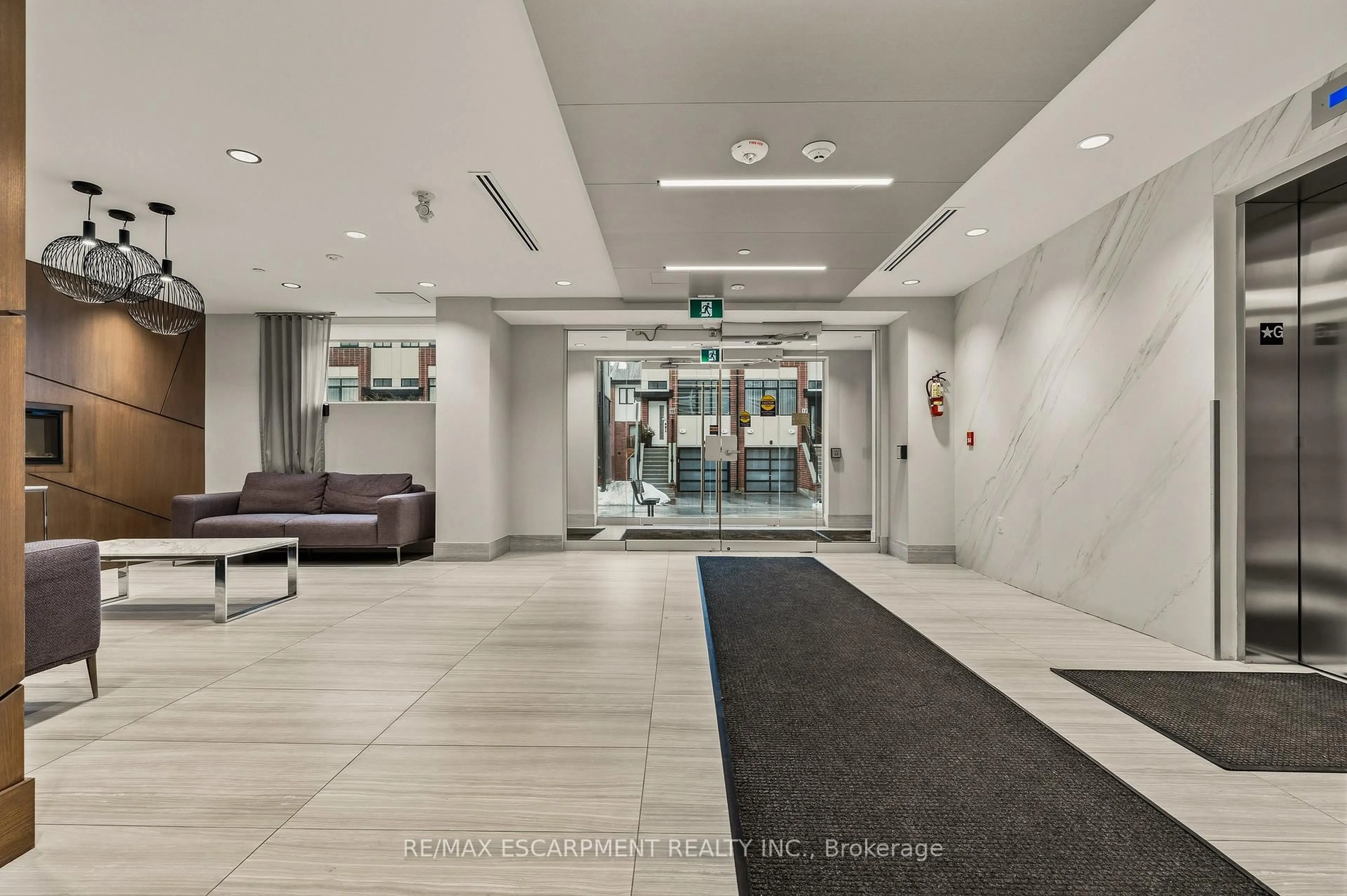 Lobby for 16 MARKLE Cres #413, Hamilton Ontario L9G 0H4