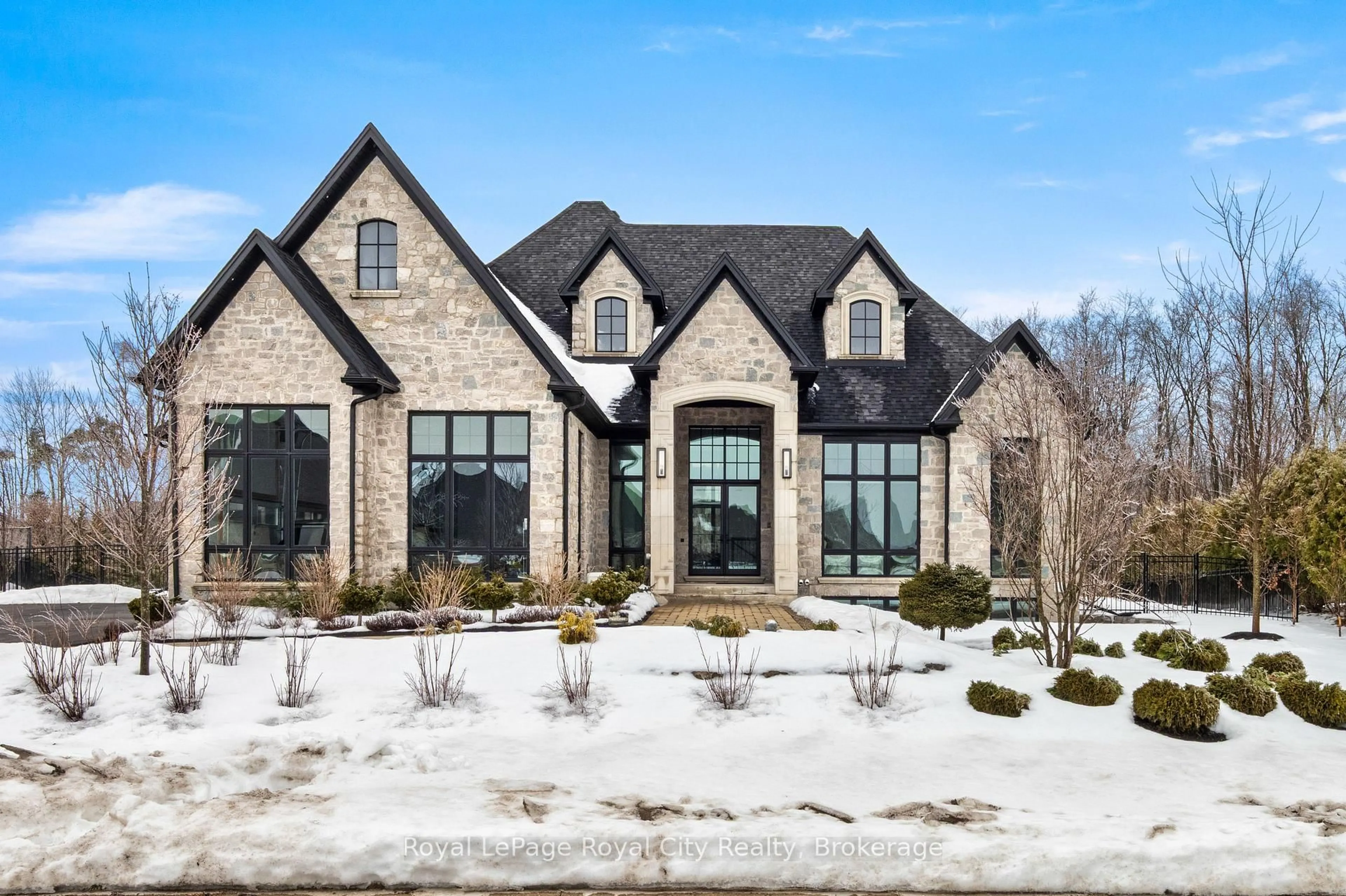 Home with brick exterior material, unknown for 153 Heritage Lake Dr, Puslinch Ontario N0B 2J0