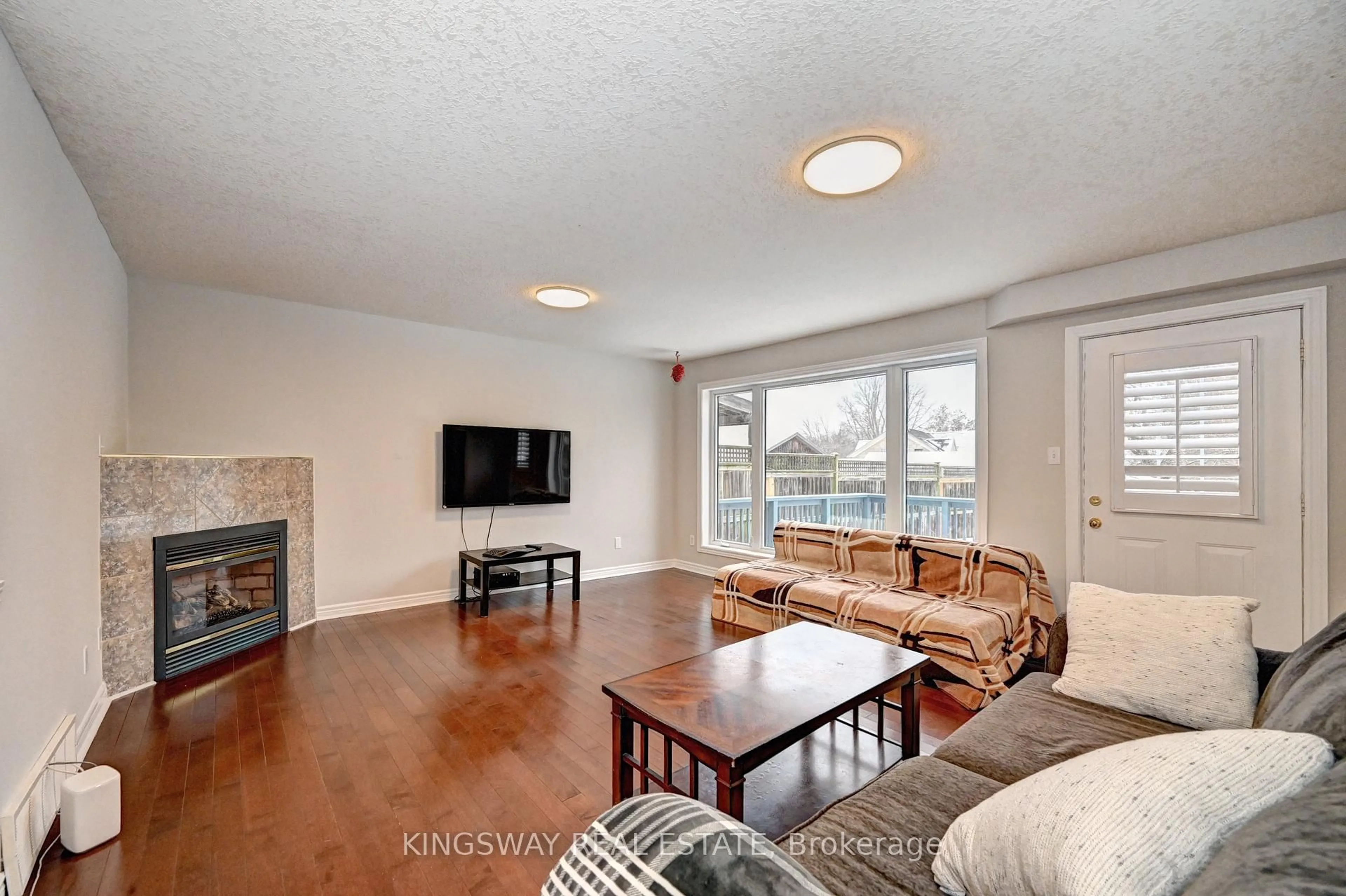 Living room with furniture, unknown for 242 Doon Mills Dr, Kitchener Ontario N2P 2R8