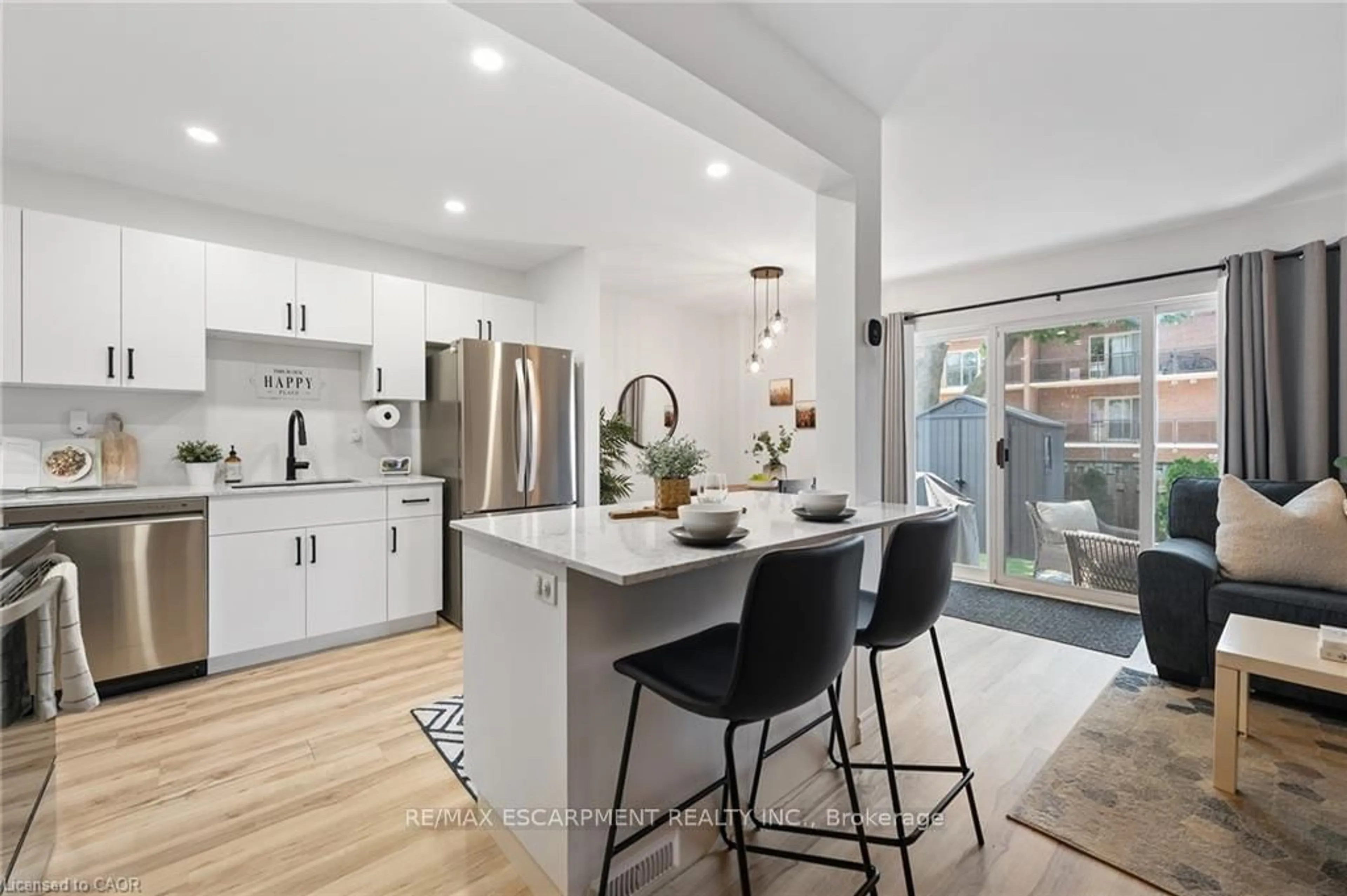 Open concept kitchen, ceramic/tile floor for 17 Old Pine Tr #150, St. Catharines Ontario L2M 6P9