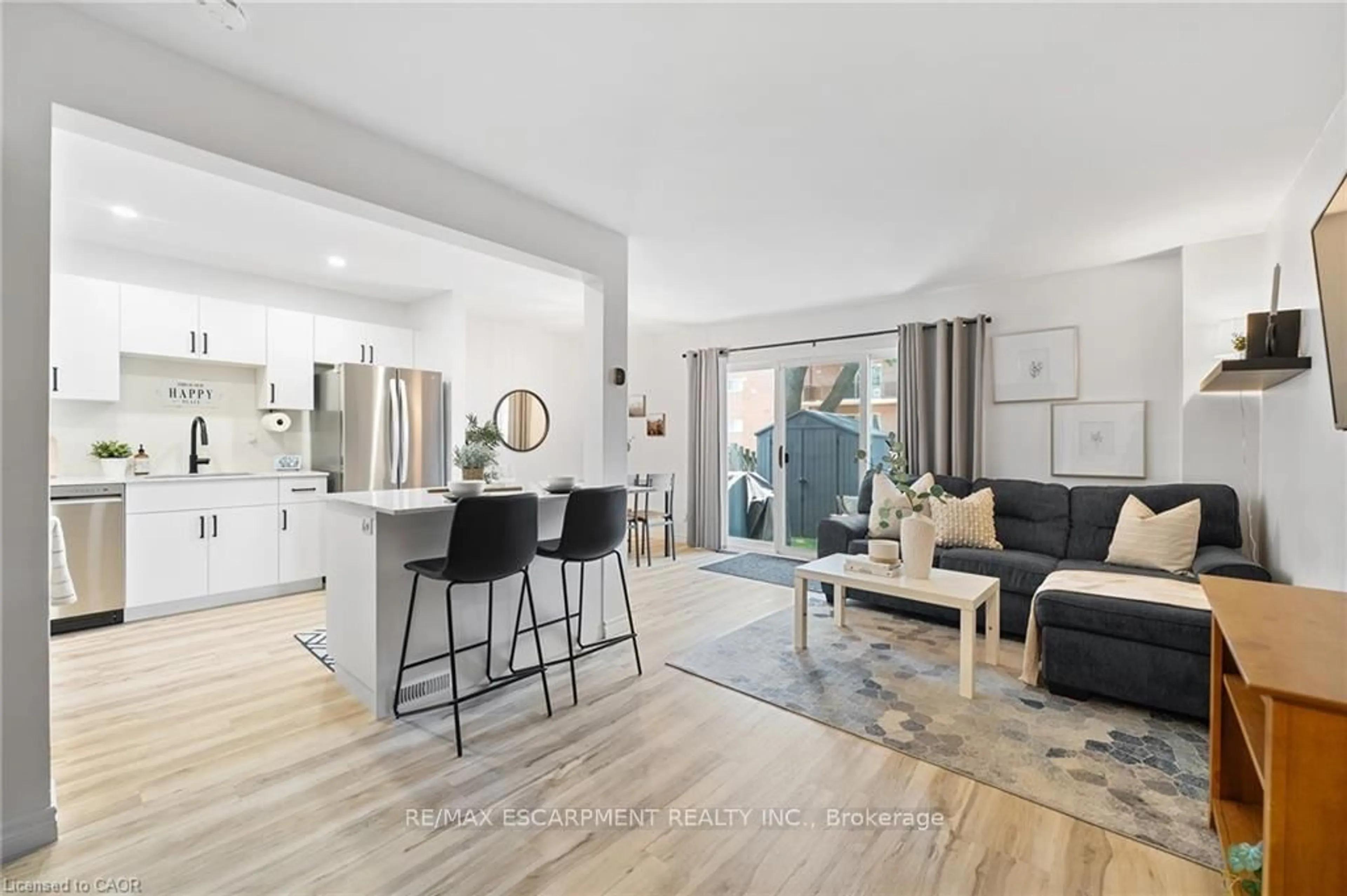 Living room with furniture, unknown for 17 Old Pine Tr #150, St. Catharines Ontario L2M 6P9