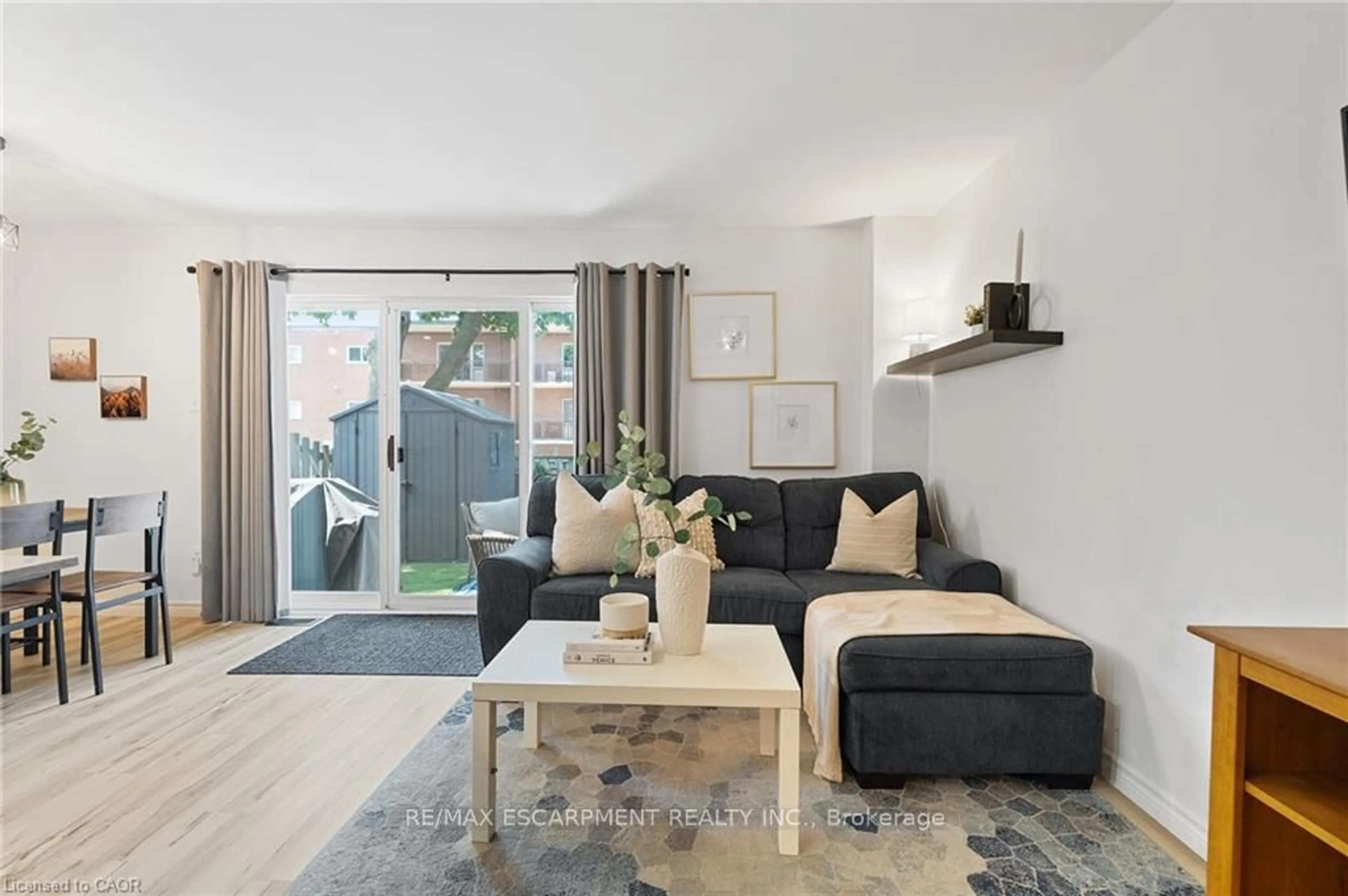 Living room with furniture, unknown for 17 Old Pine Tr #150, St. Catharines Ontario L2M 6P9