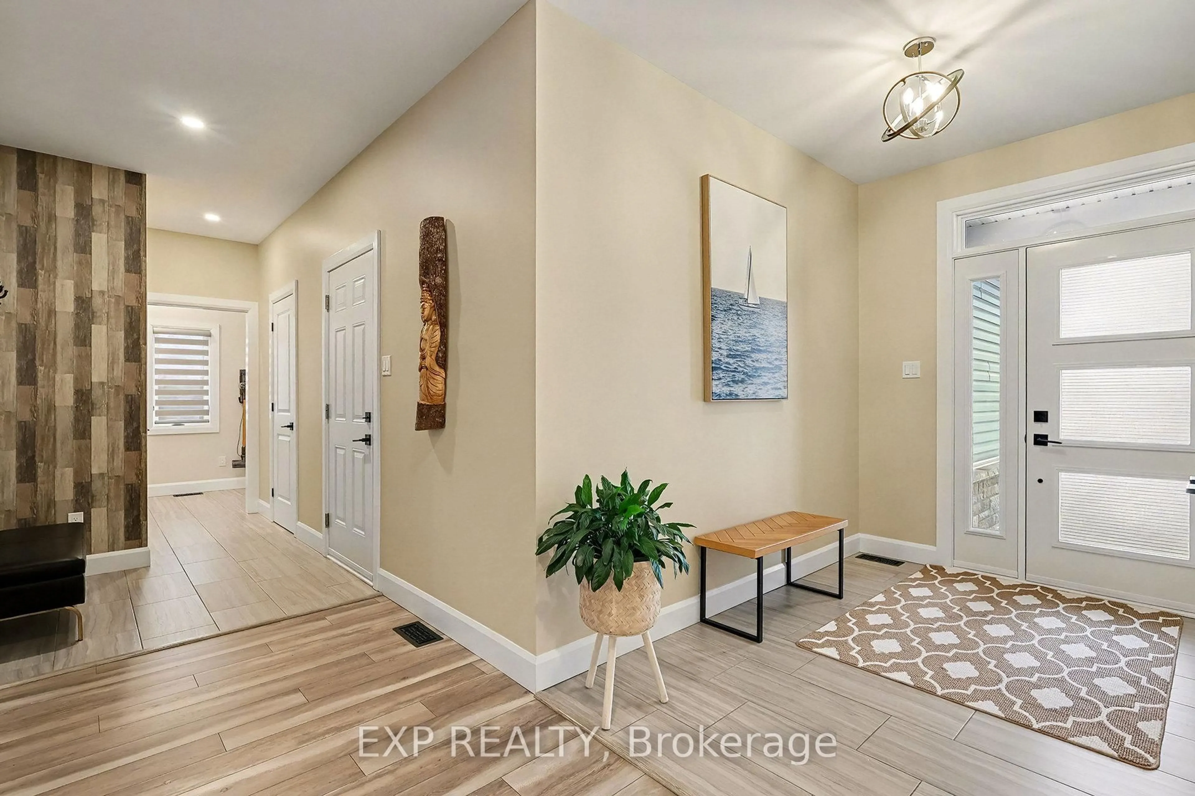 Indoor entryway for 200 Nellie St, Clarence-Rockland Ontario K0A 2A0