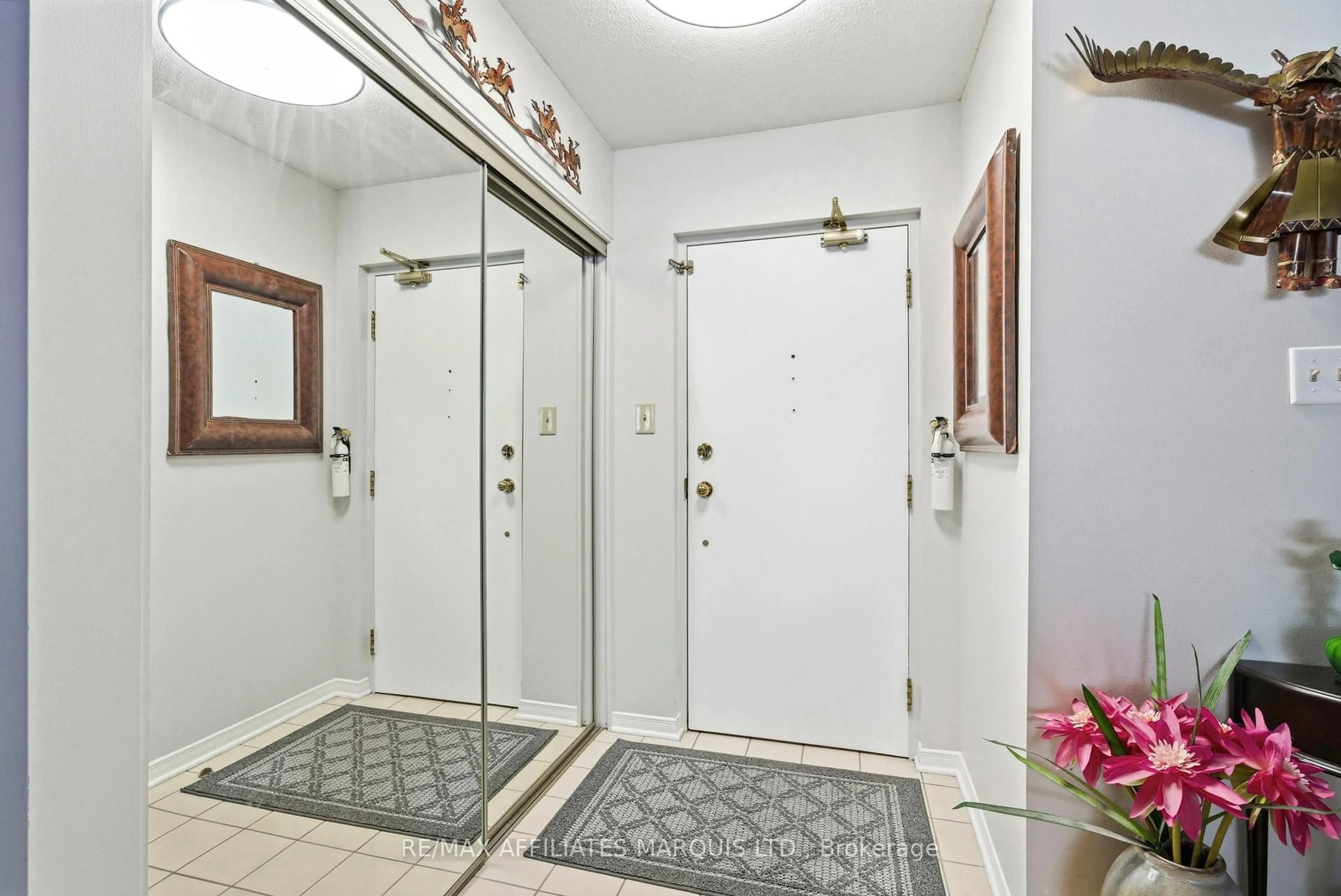 Indoor foyer for 121 Water St #212, Cornwall Ontario K6J 5T8