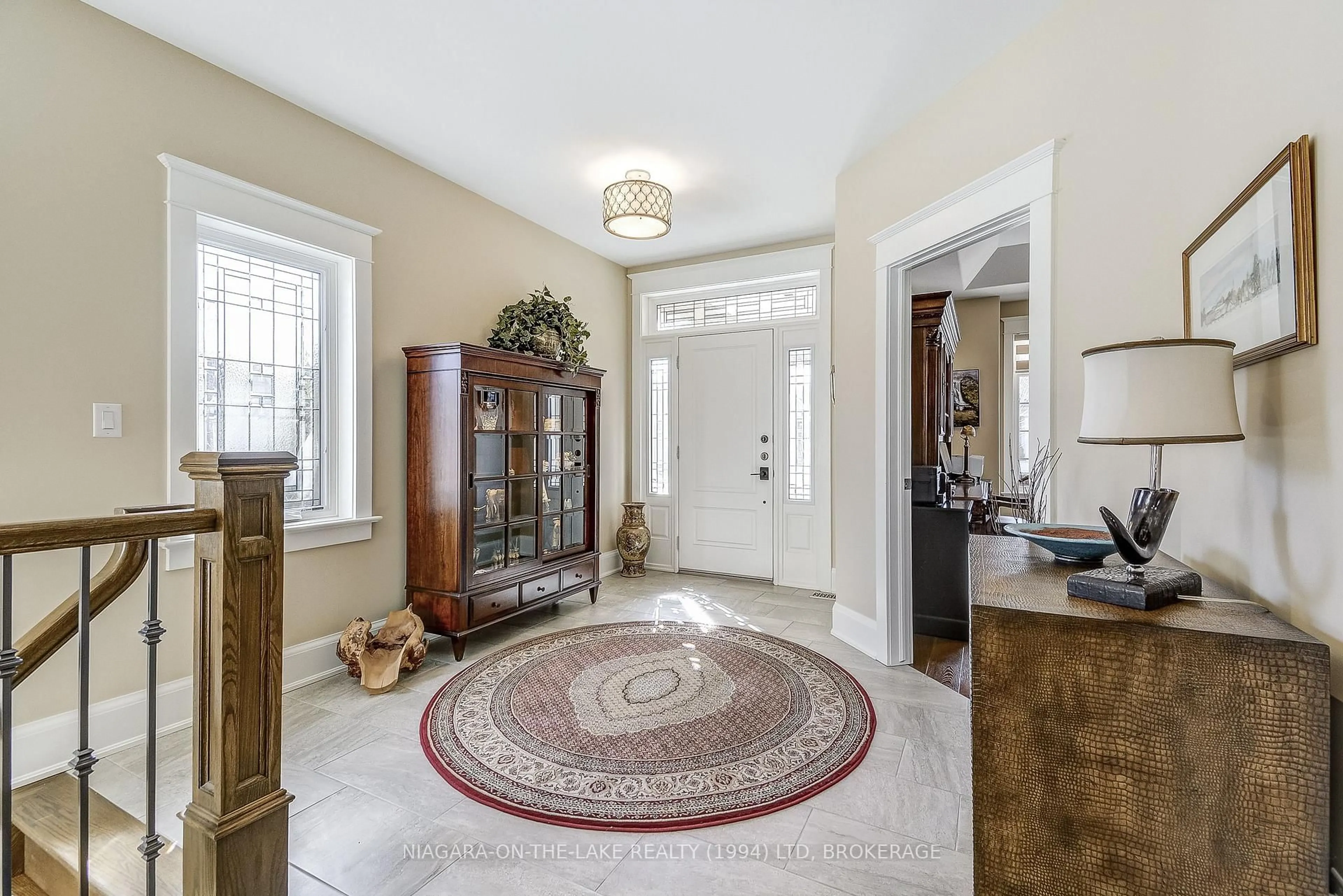 Indoor entryway for 12 Stoneridge Cres, Niagara-on-the-Lake Ontario L0S 1J1