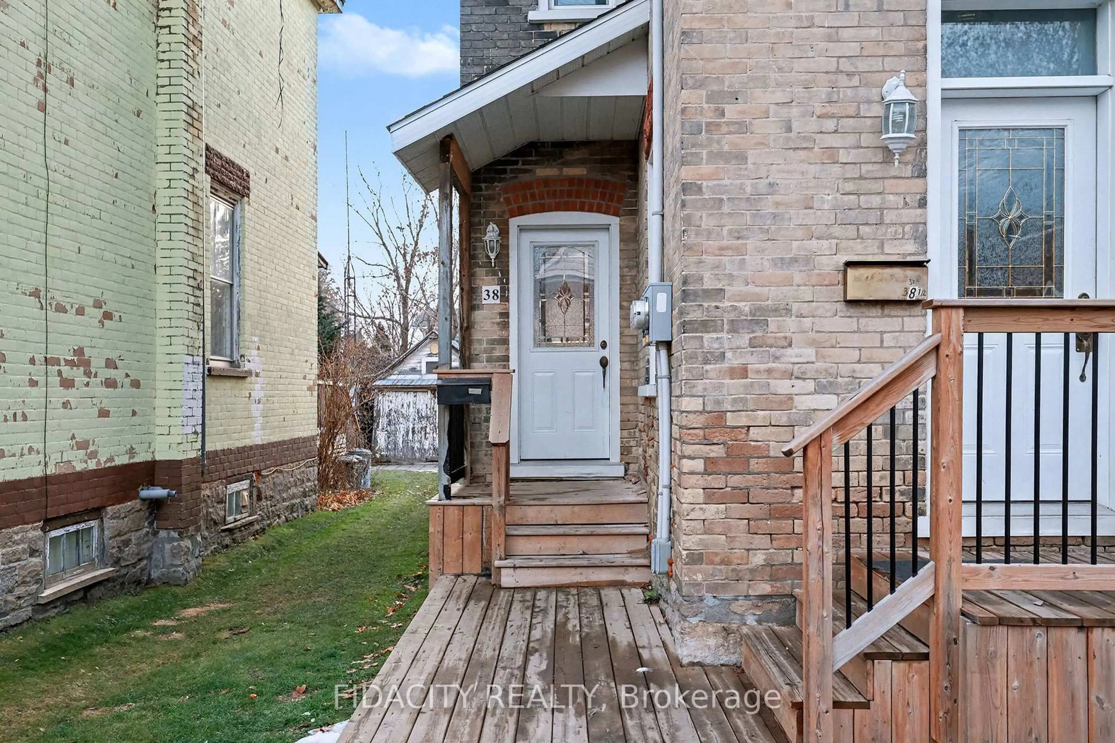 Unknown for 38 Winnifred St, Smiths Falls Ontario K7A 2N5