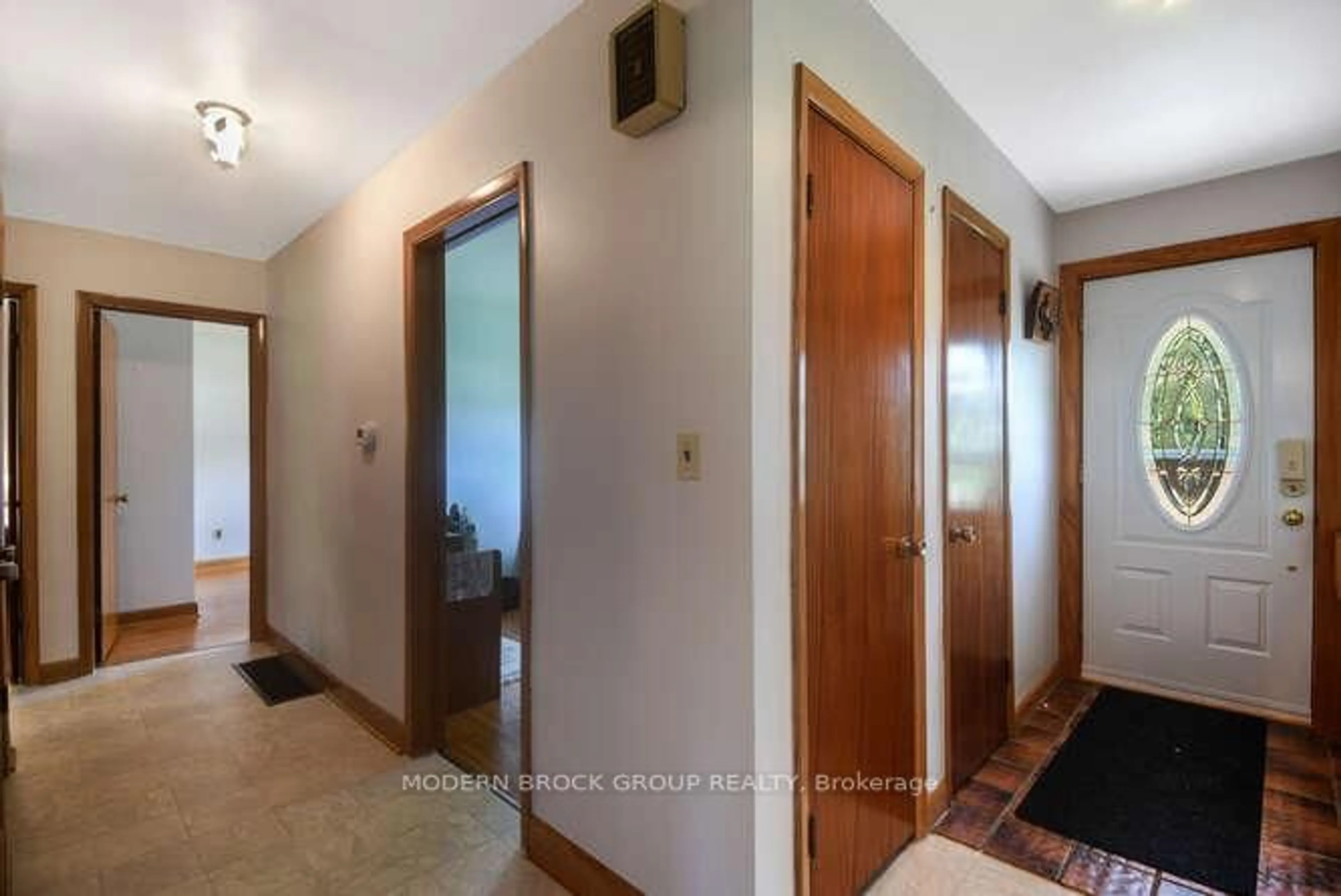 Indoor foyer for 1190 County Rd 2 Rd, Elizabethtown-Kitley Ontario K6V 5T3