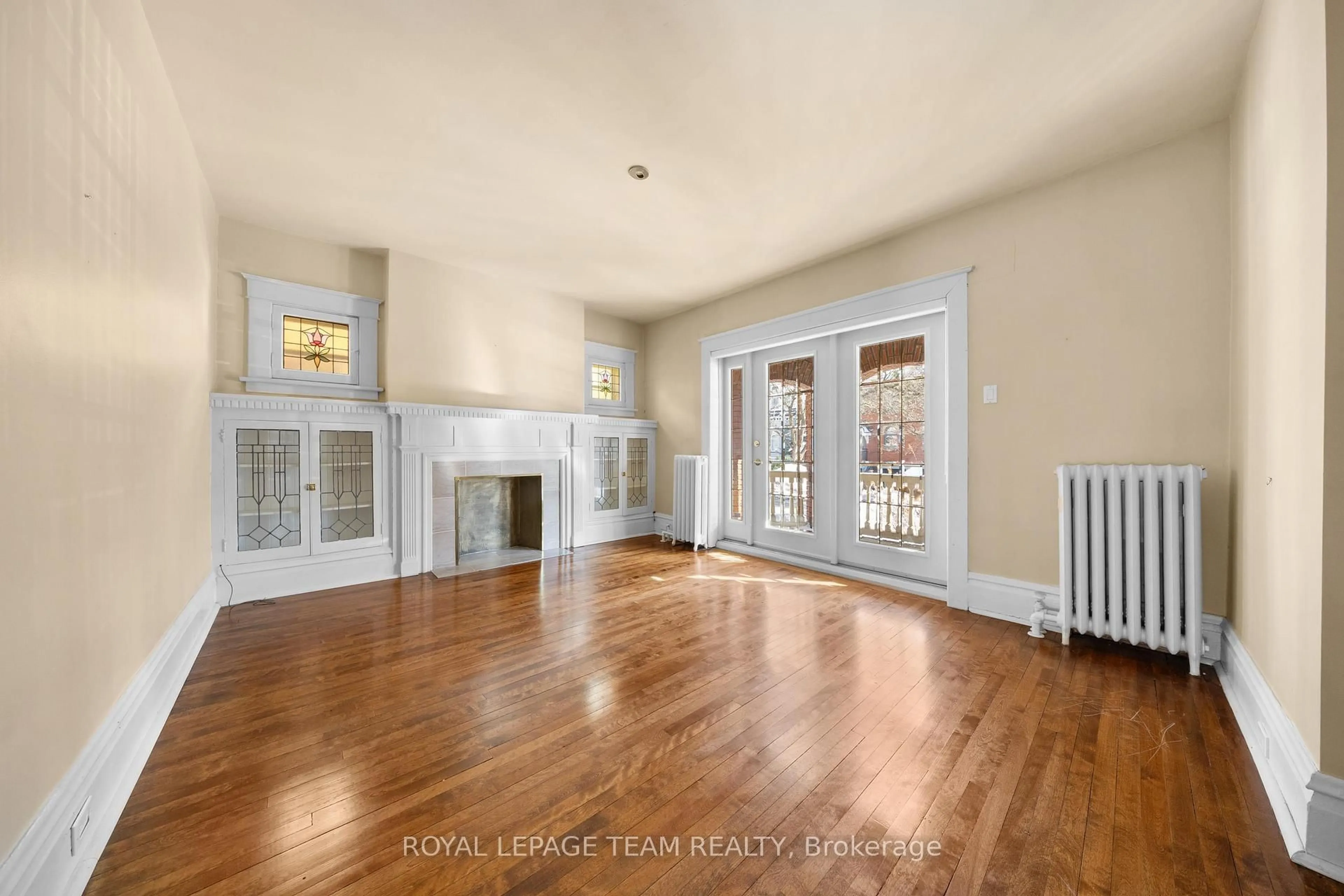 Unknown for 231 Daly Ave, Ottawa Ontario K1N 6G1