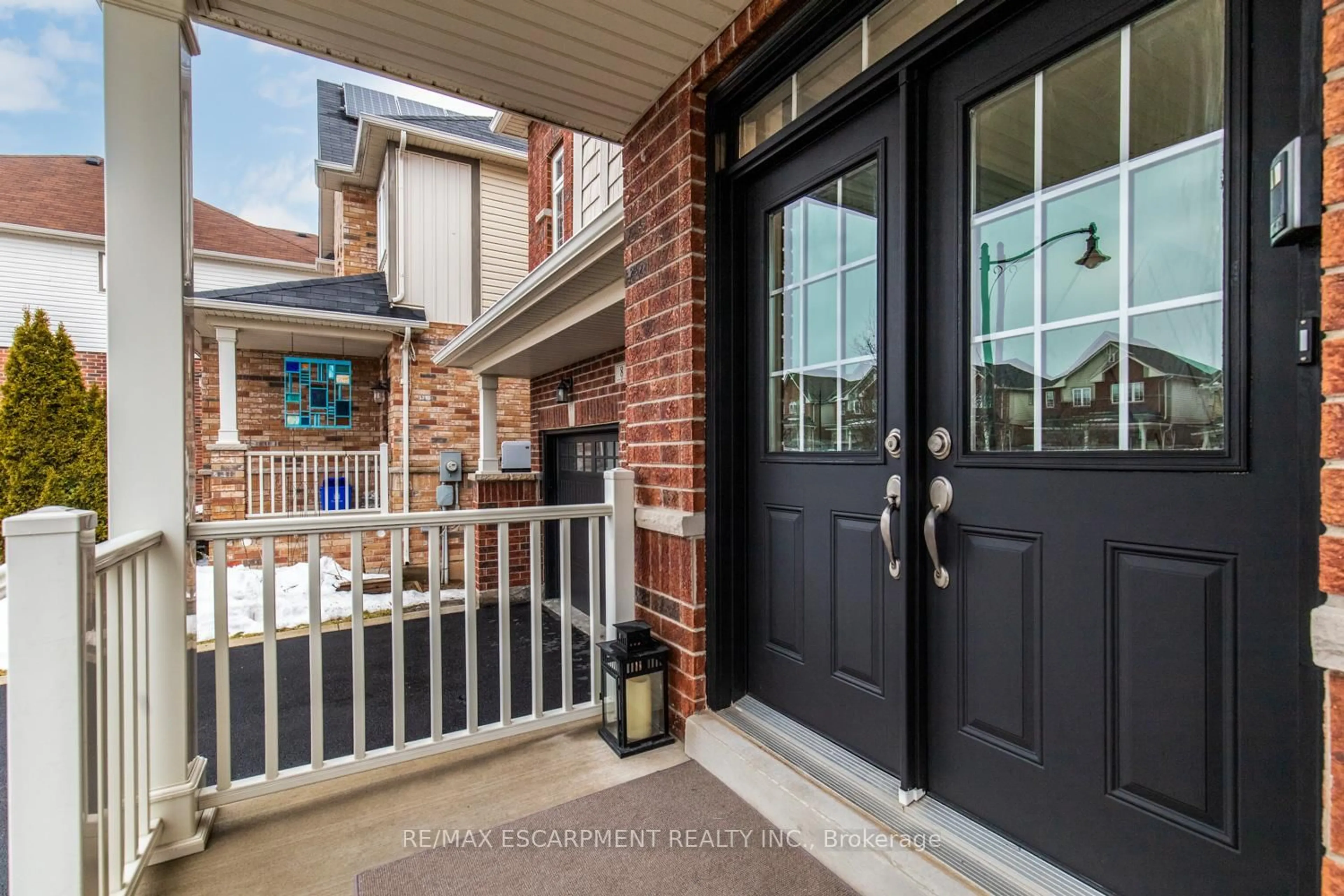 Indoor entryway for 8 Bousfield Crt, Hamilton Ontario L8B 0T3