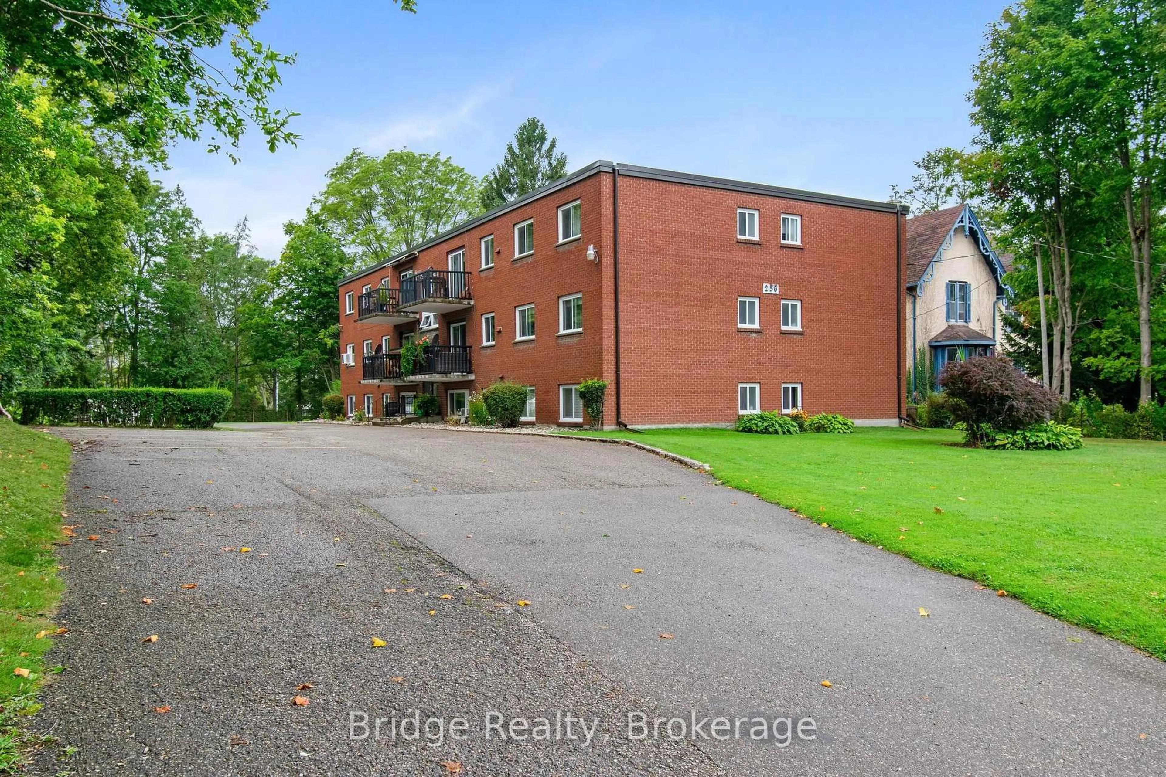 Unknown for 256 Oxford St, Ingersoll Ontario N5C 2W1