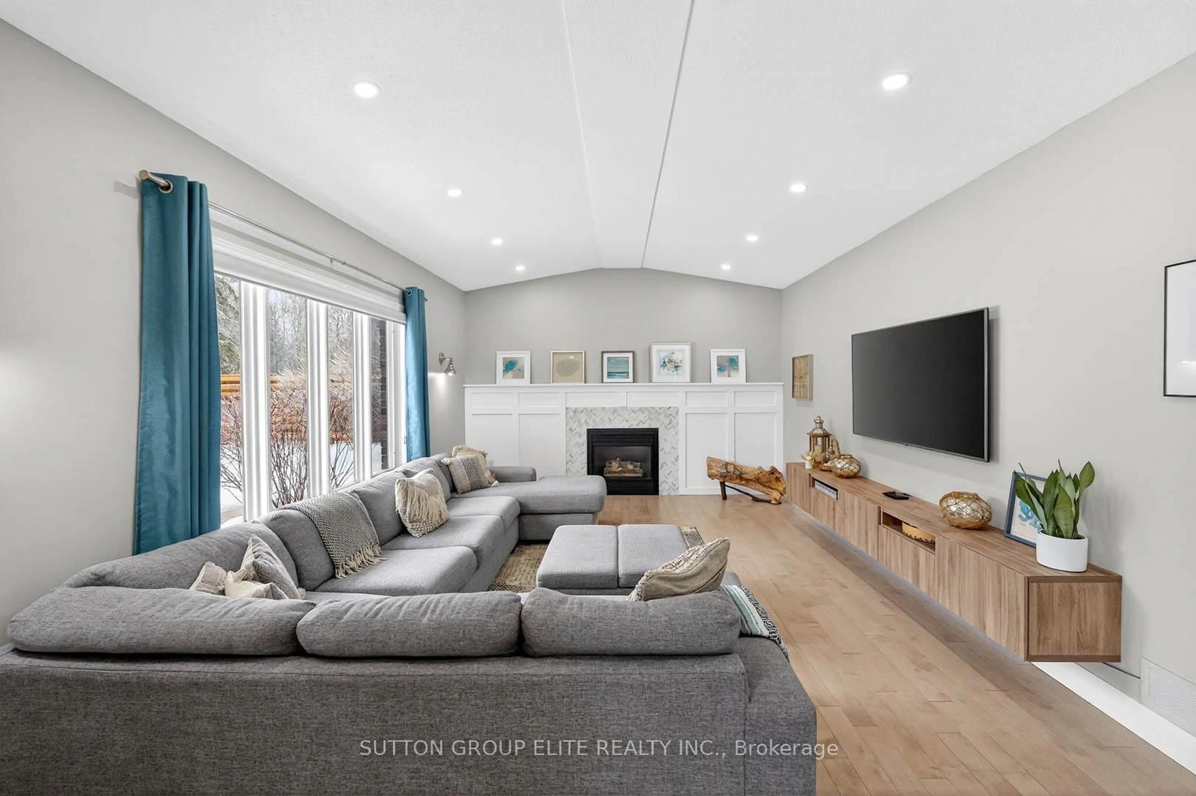 Living room with furniture, unknown for 11 Elderberry Lane, Hamilton Ontario L0R 1H2