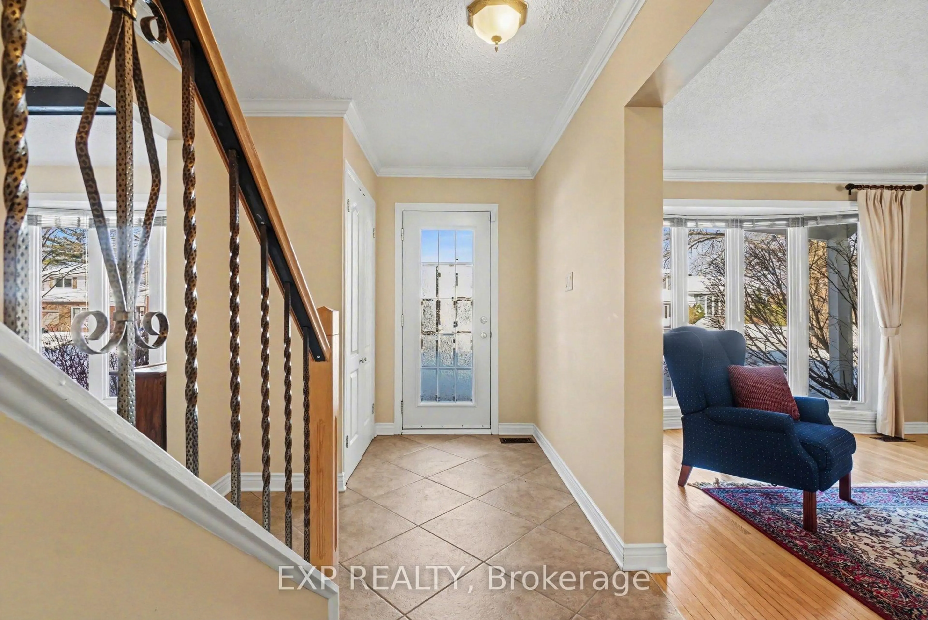Indoor entryway for 24 Woodburn Dr, Ottawa Ontario K1B 3A7