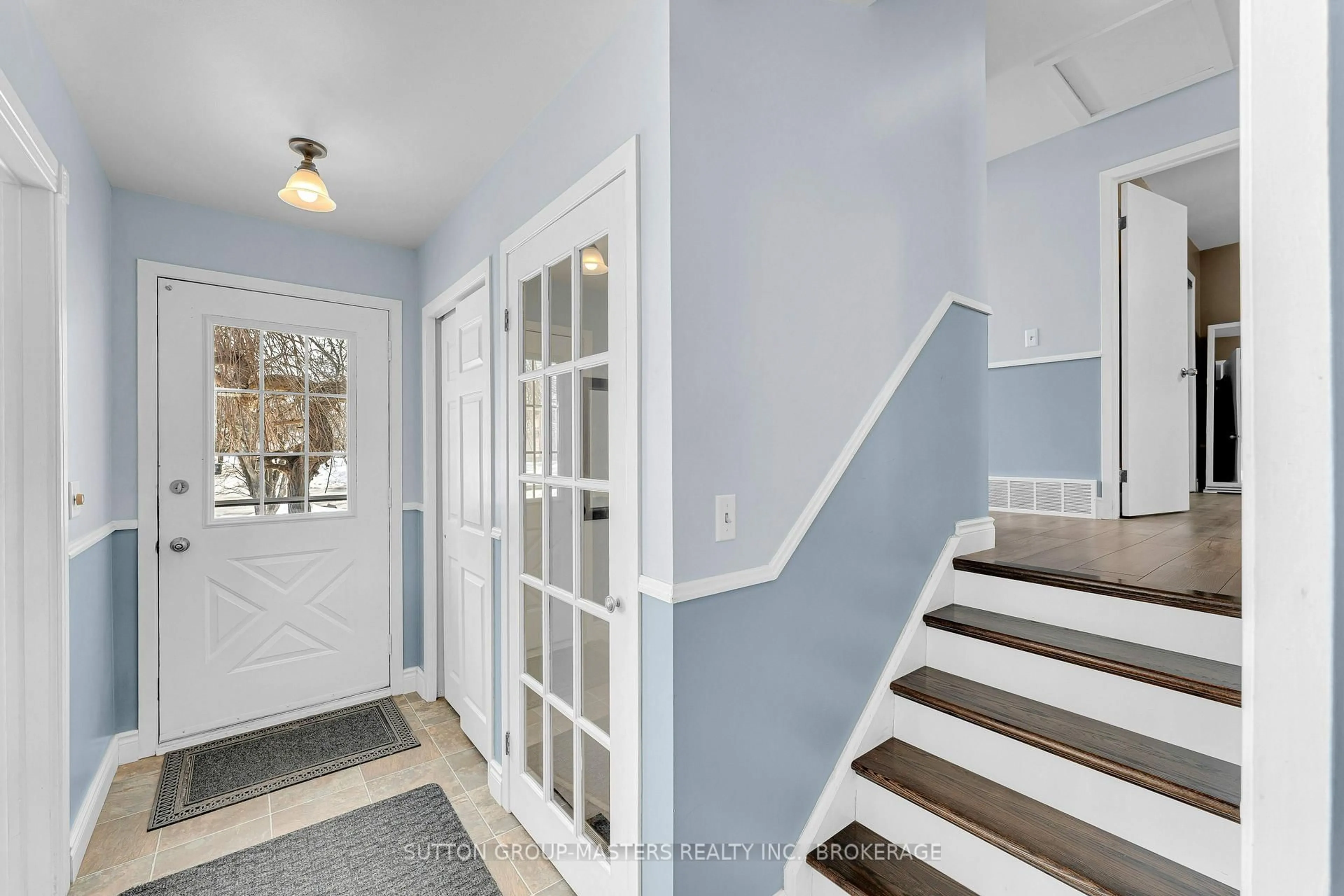 Indoor entryway for 848 Allum Ave, Kingston Ontario K7M 7A1