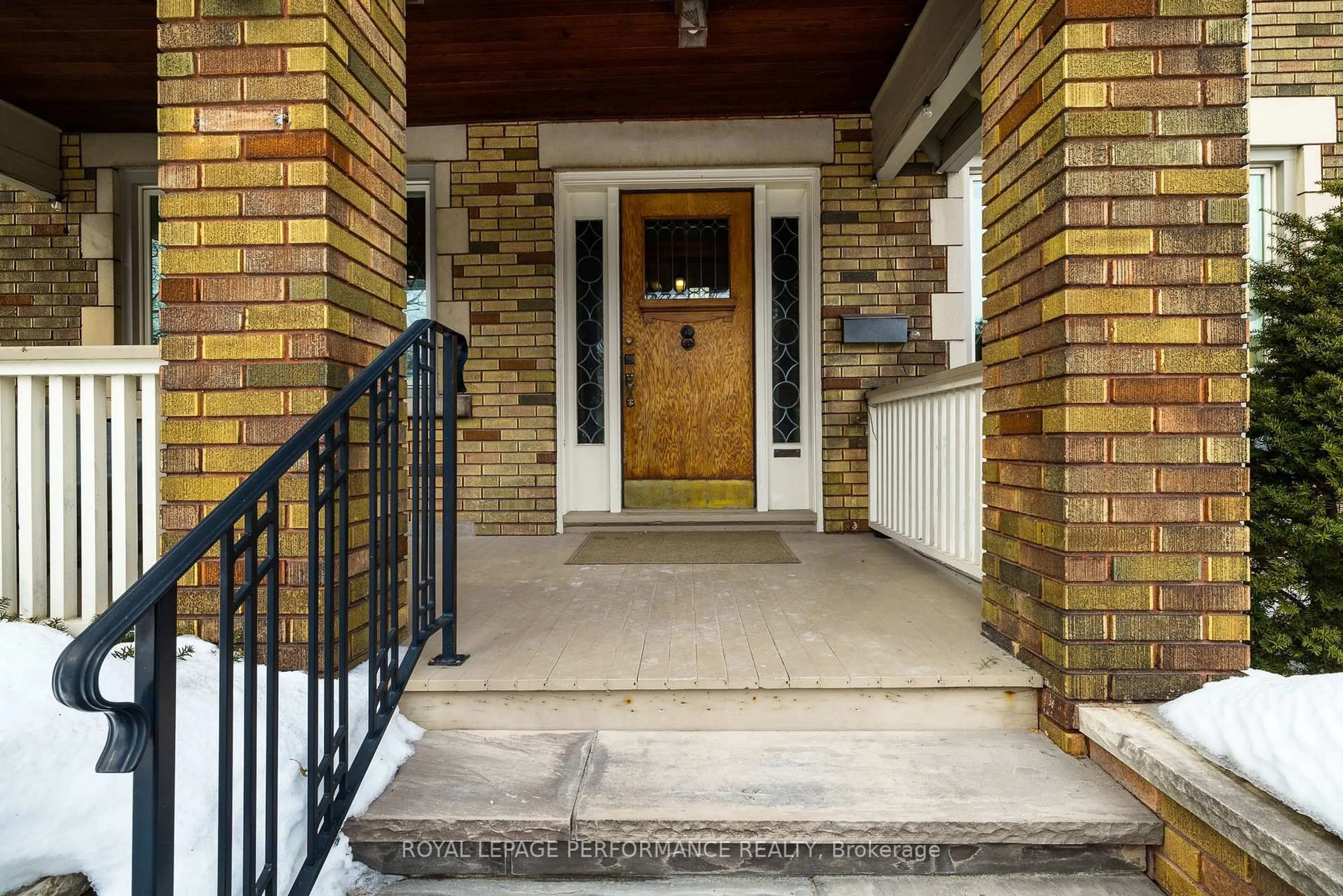 Indoor entryway for 241 Fourth Ave, Ottawa Ontario K1S 2L9