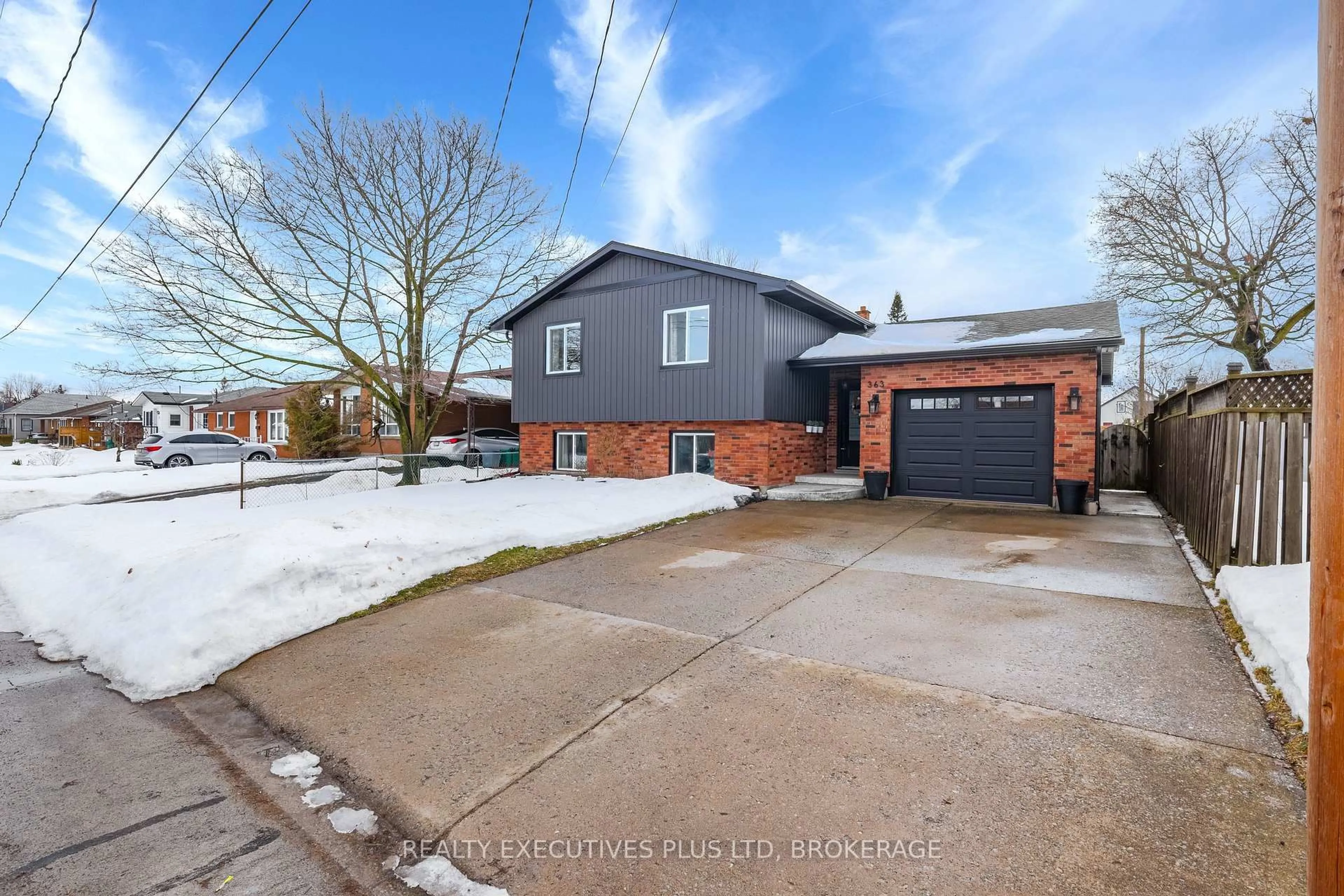 A pic from outside/outdoor area/front of a property/back of a property/a pic from drone, street for 363 Emerick Ave, Fort Erie Ontario L2A 2W8