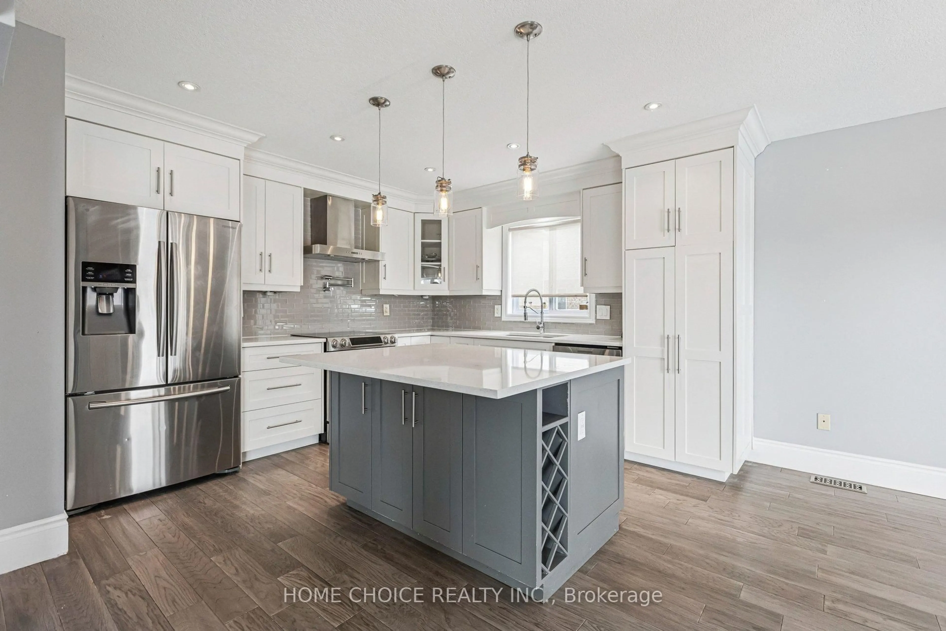 Open concept kitchen, unknown for 303 Hillcroft Crt, Waterloo Ontario N2T 2Z9