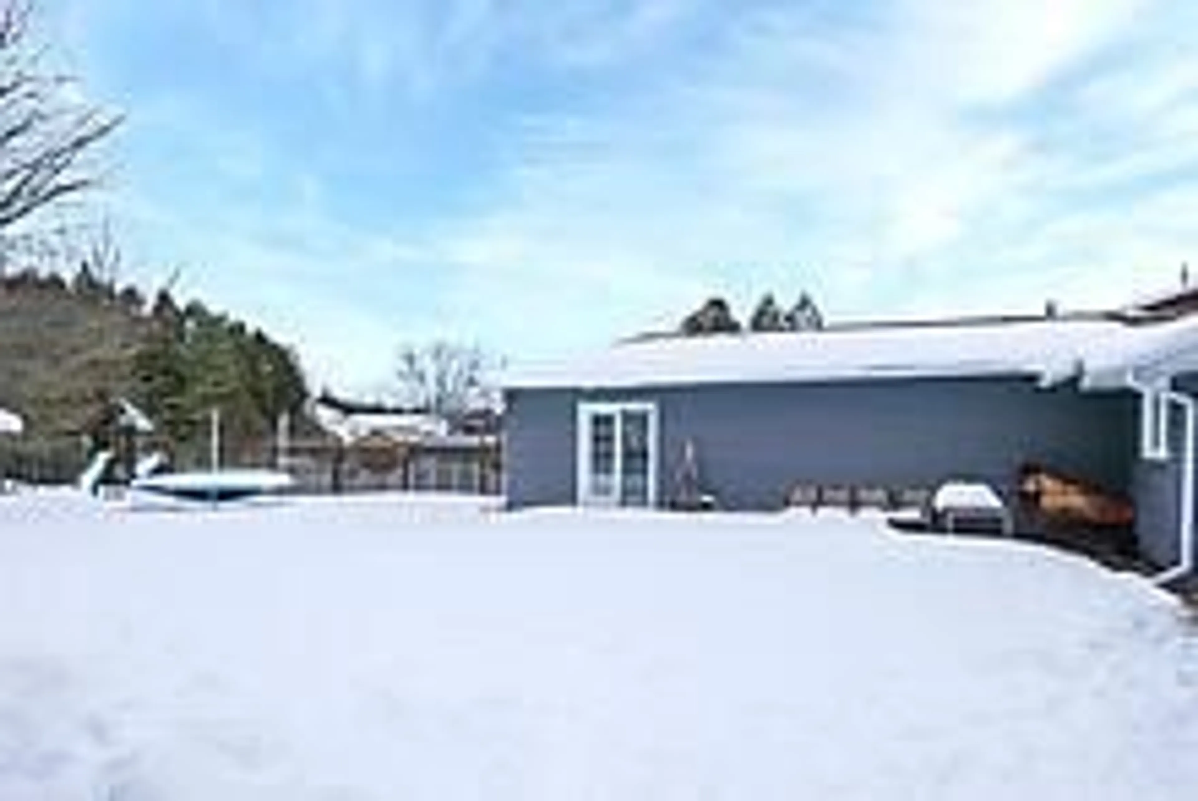 A pic from outside/outdoor area/front of a property/back of a property/a pic from drone, building for 525 Augusta St, Saugeen Shores Ontario N0H 2L0