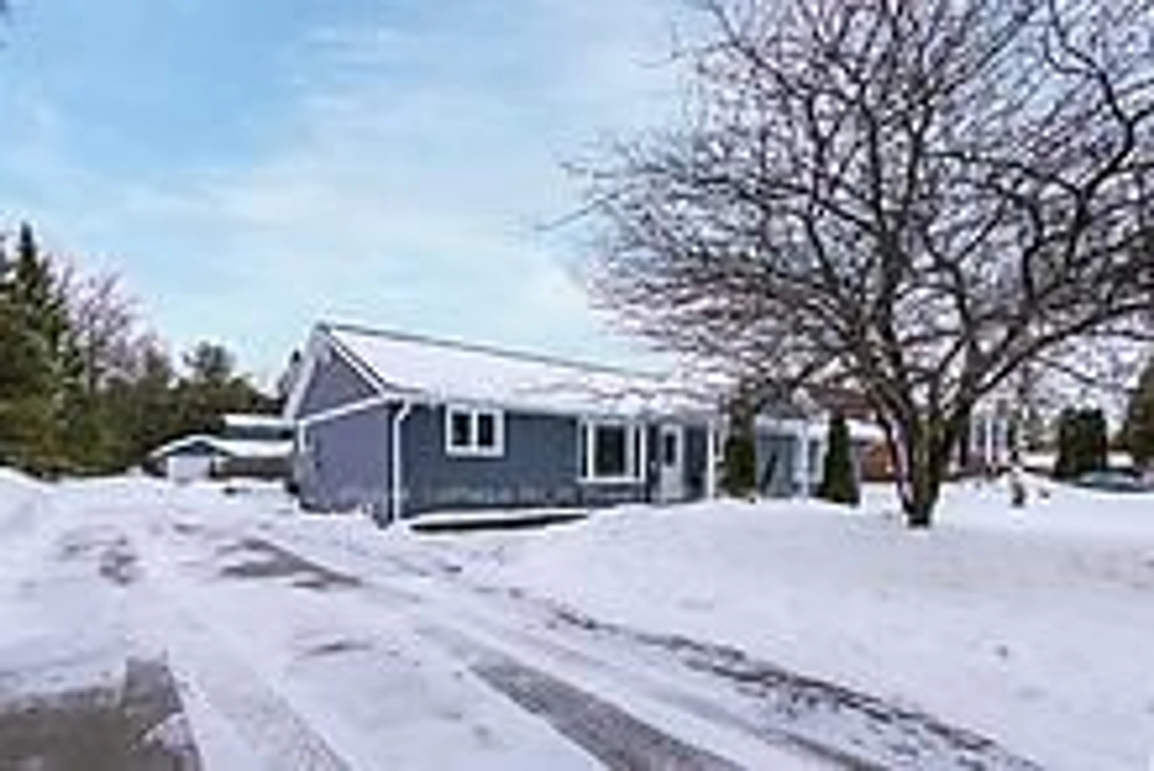 A pic from outside/outdoor area/front of a property/back of a property/a pic from drone, street for 525 Augusta St, Saugeen Shores Ontario N0H 2L0
