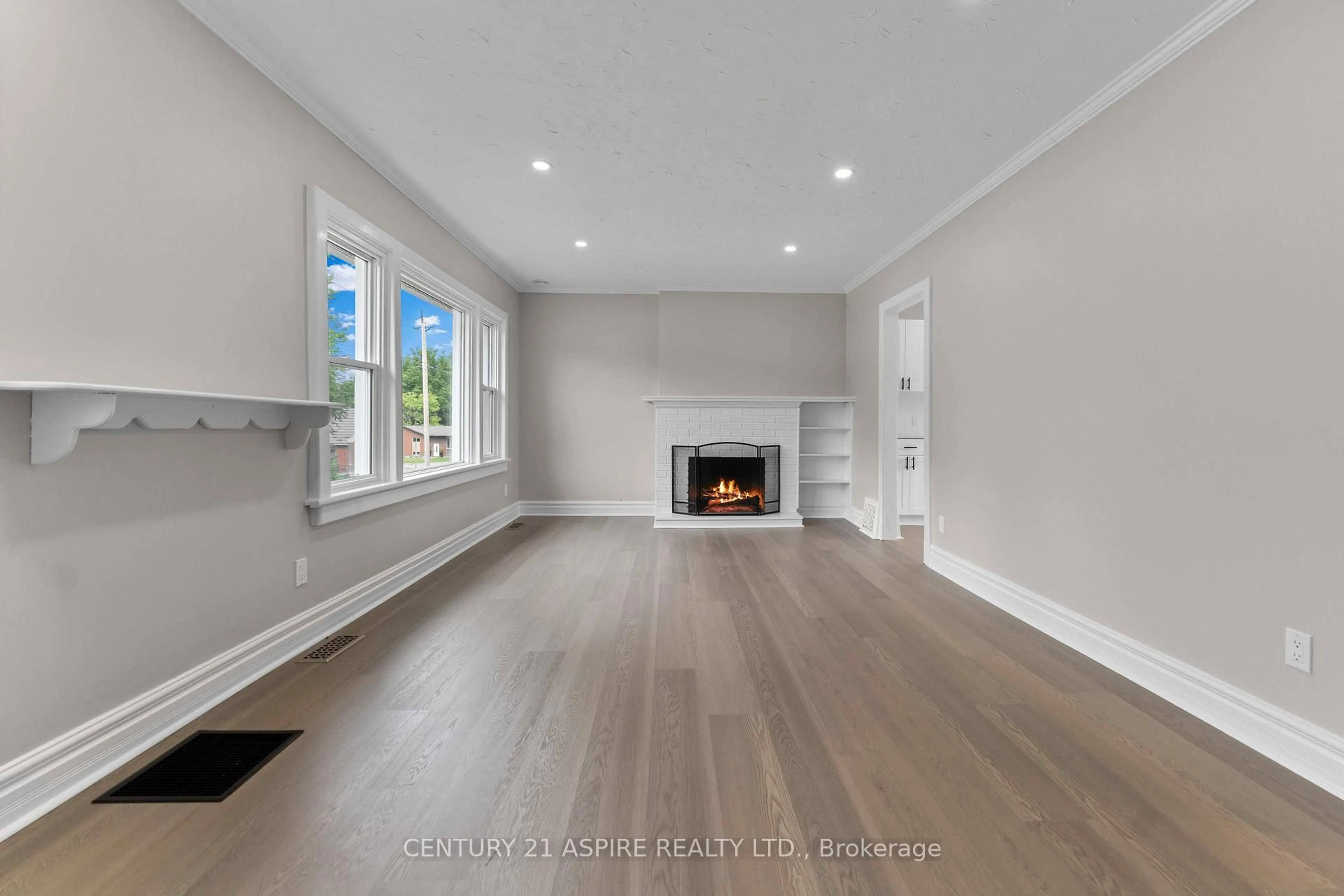 Unknown for 332 Alfred St, Pembroke Ontario K8A 3A8