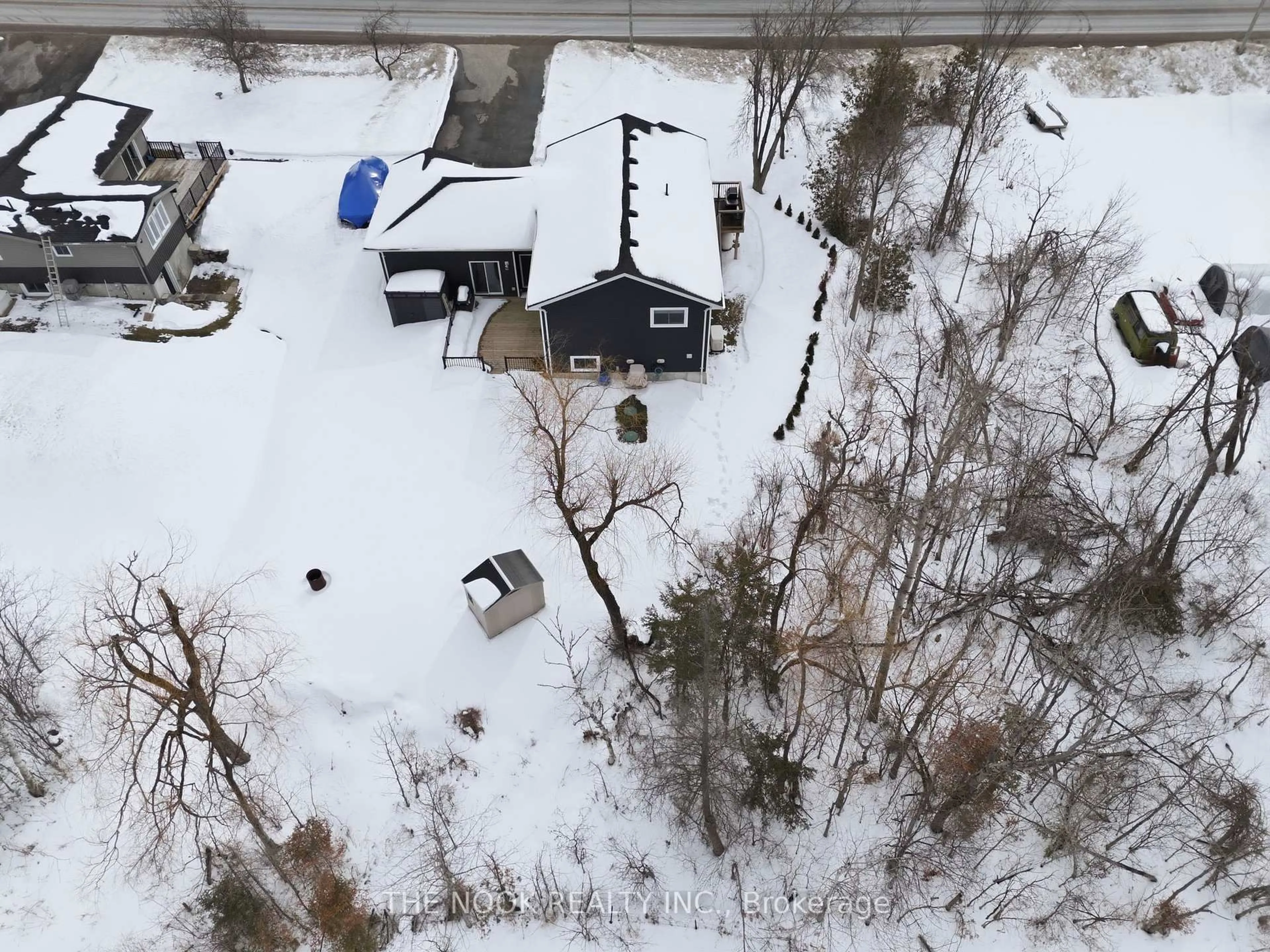 A pic from outside/outdoor area/front of a property/back of a property/a pic from drone, street for 1040 Yankee Line, Selwyn Ontario K0L 1T0