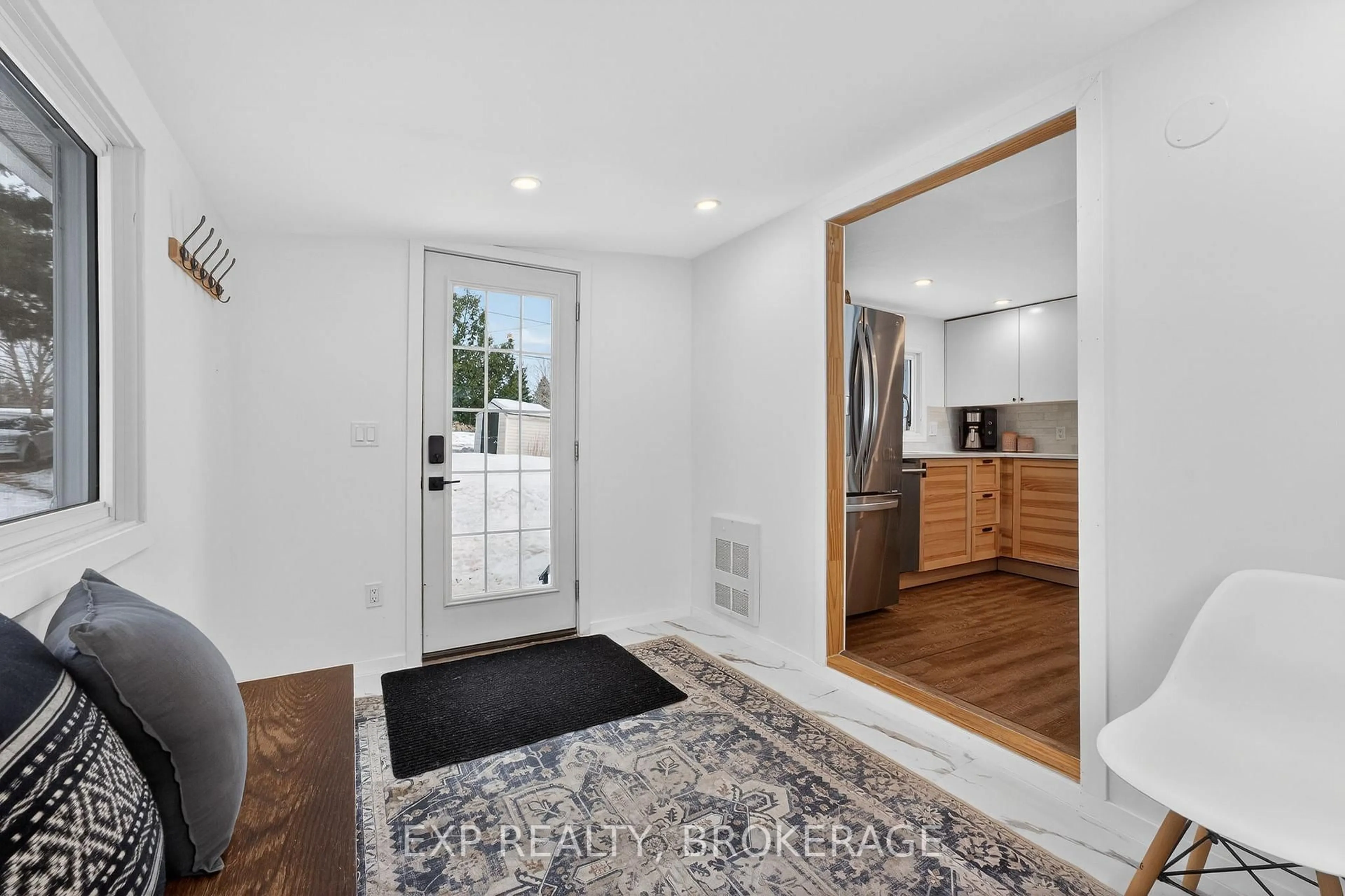 Indoor entryway for 38 Rebecca Lane, Westport Ontario K0G 1X0