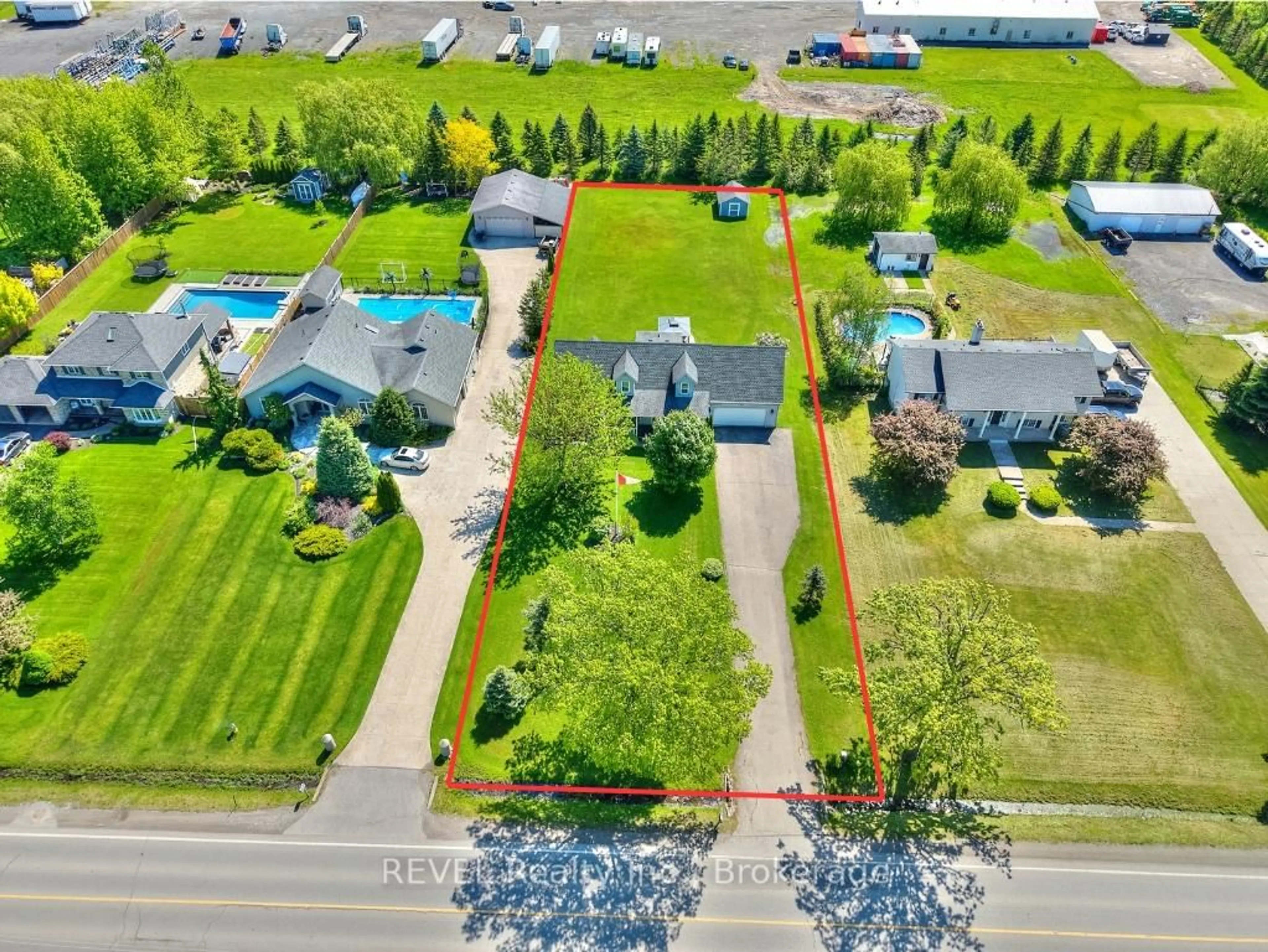A pic from outside/outdoor area/front of a property/back of a property/a pic from drone, street for 1452 Allanport Rd, Thorold Ontario L0S 1K0