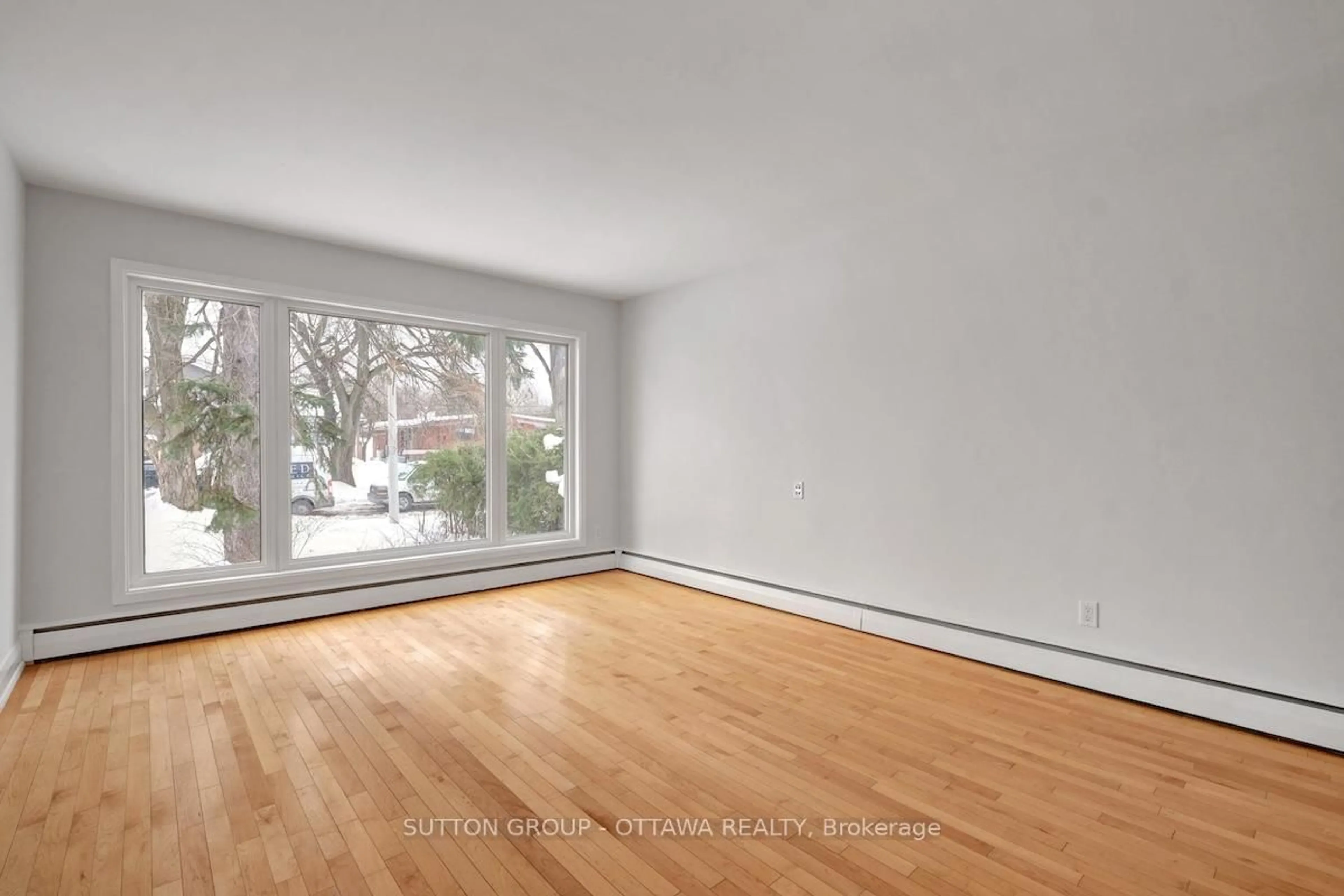 A pic of a room for 517 Braydon Ave, Ottawa Ontario K1G 0W7