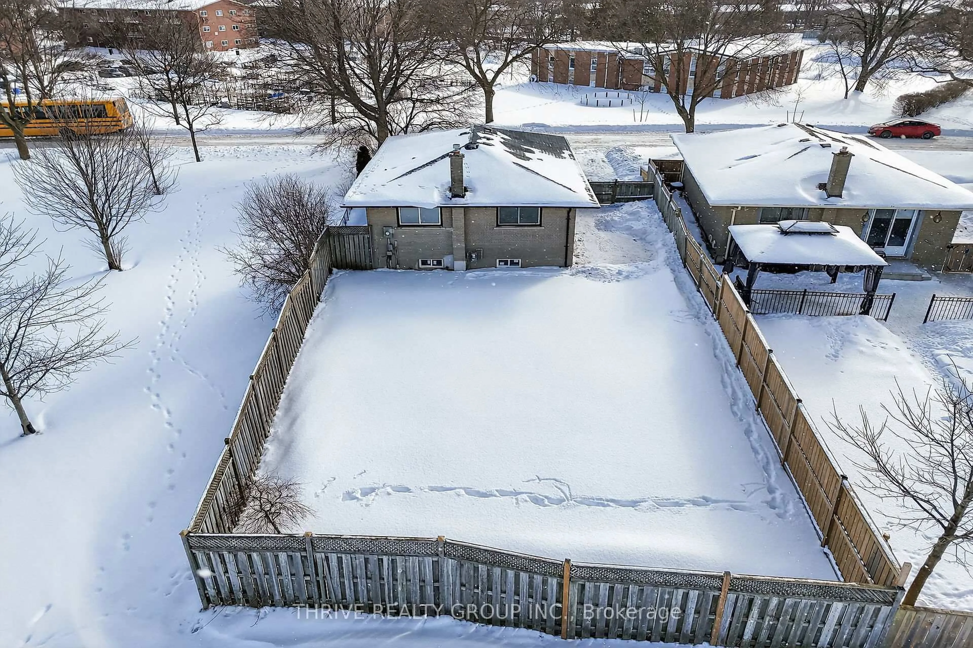 A pic from outside/outdoor area/front of a property/back of a property/a pic from drone, building for 170 Pawnee Rd, London East Ontario N5V 2S8