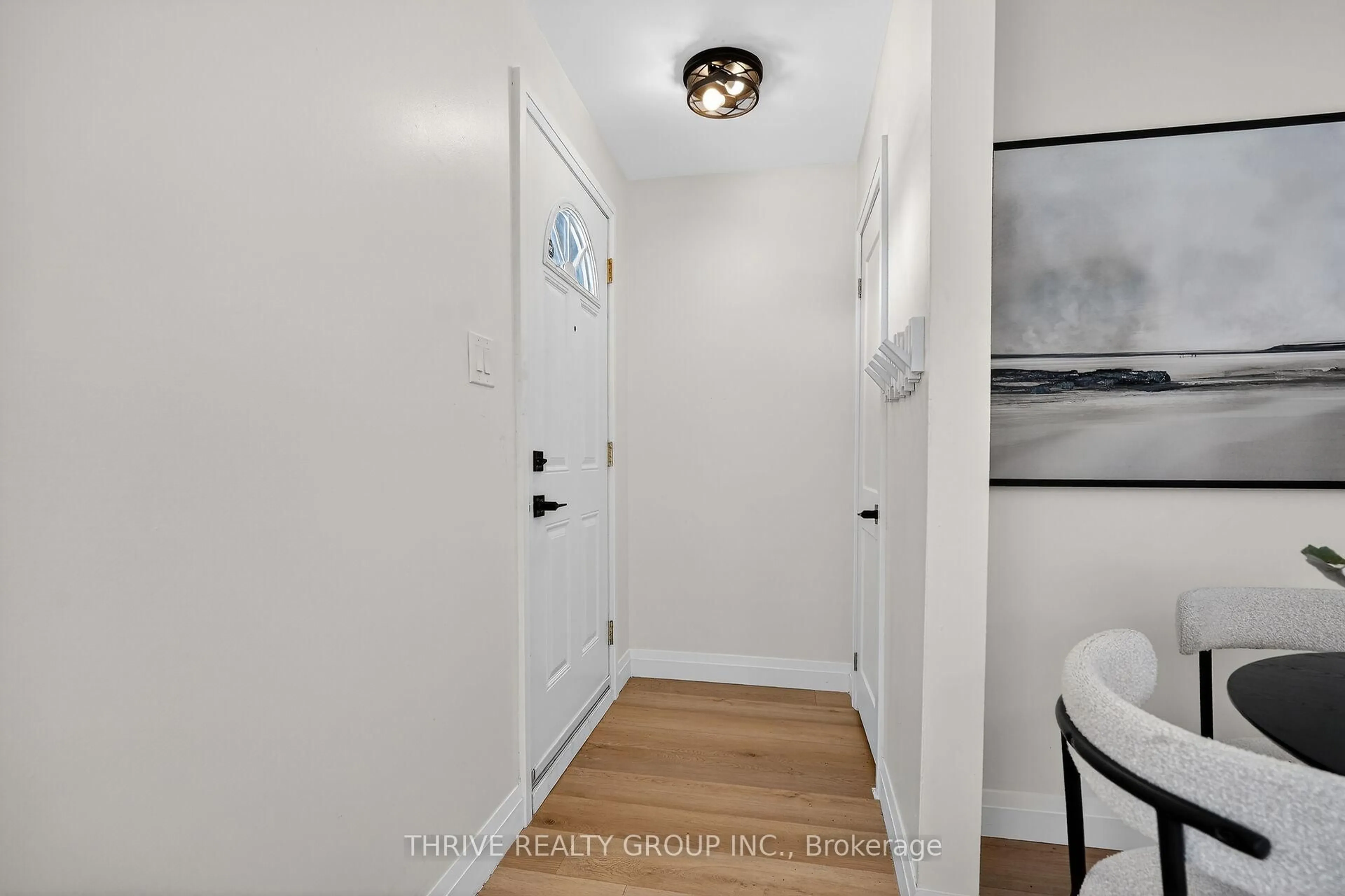 Indoor entryway for 170 Pawnee Rd, London East Ontario N5V 2S8