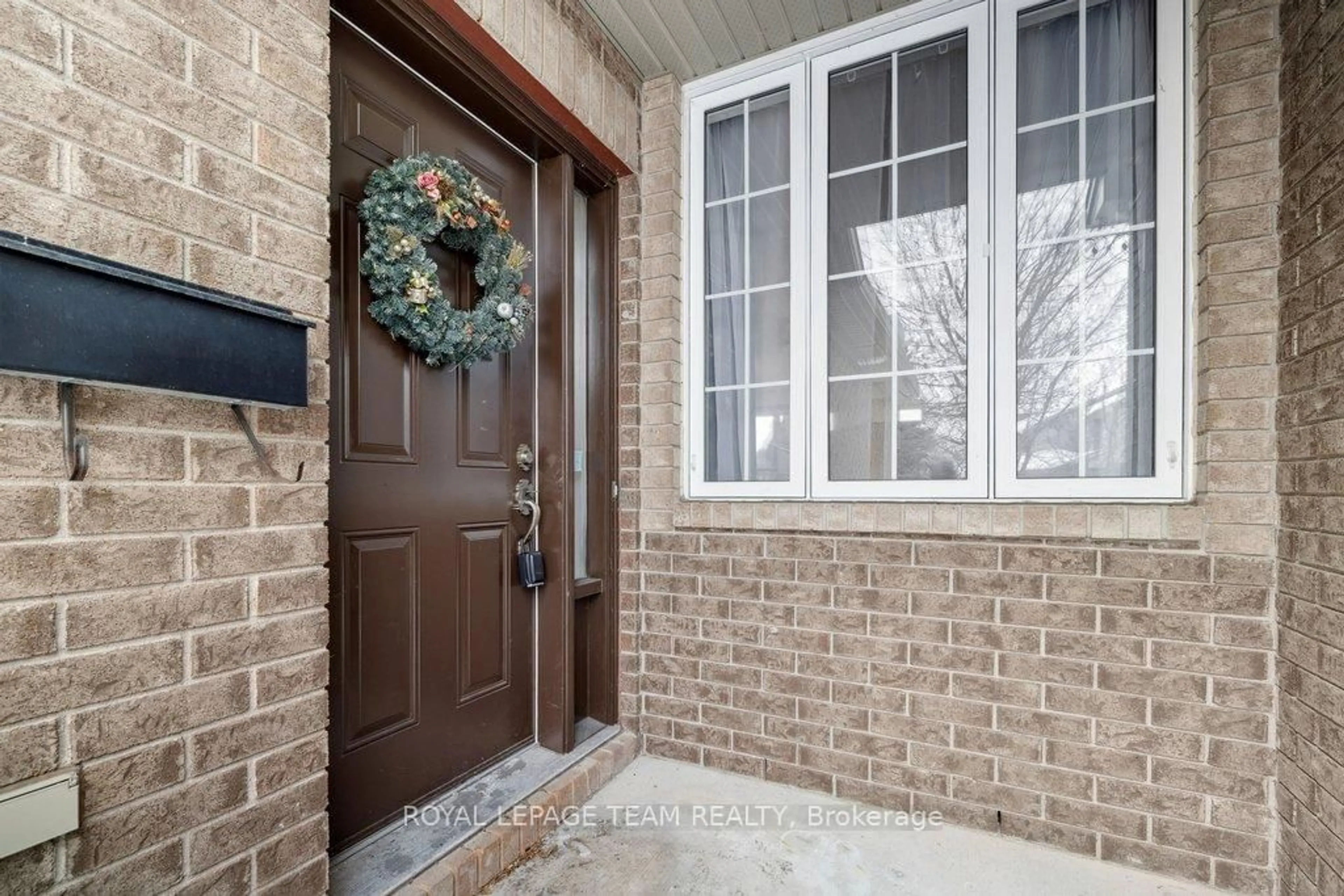 Indoor entryway for 1493 Demeter St, Ottawa Ontario K4A 5C6