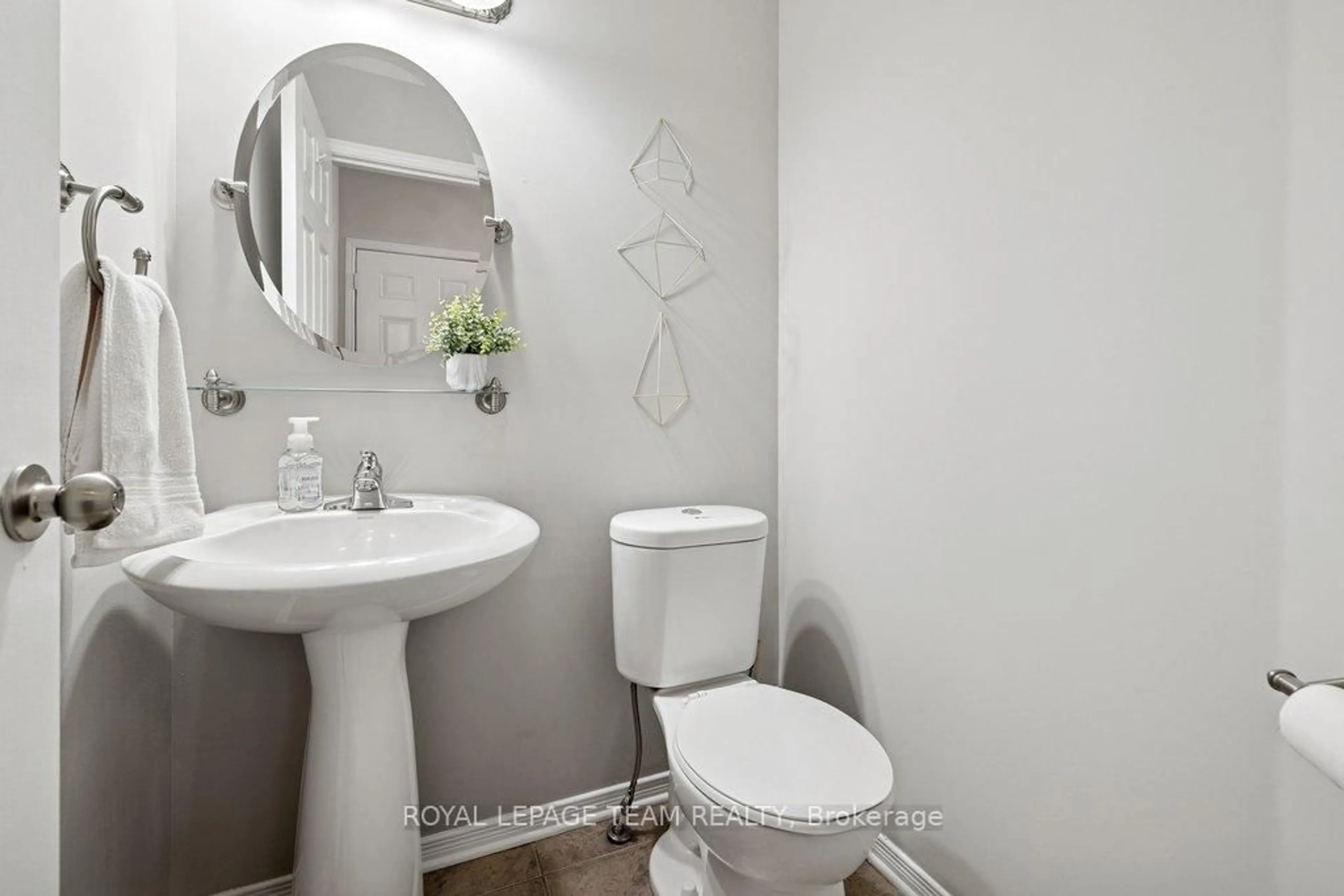 Standard bathroom, ceramic/tile floor for 1493 Demeter St, Ottawa Ontario K4A 5C6