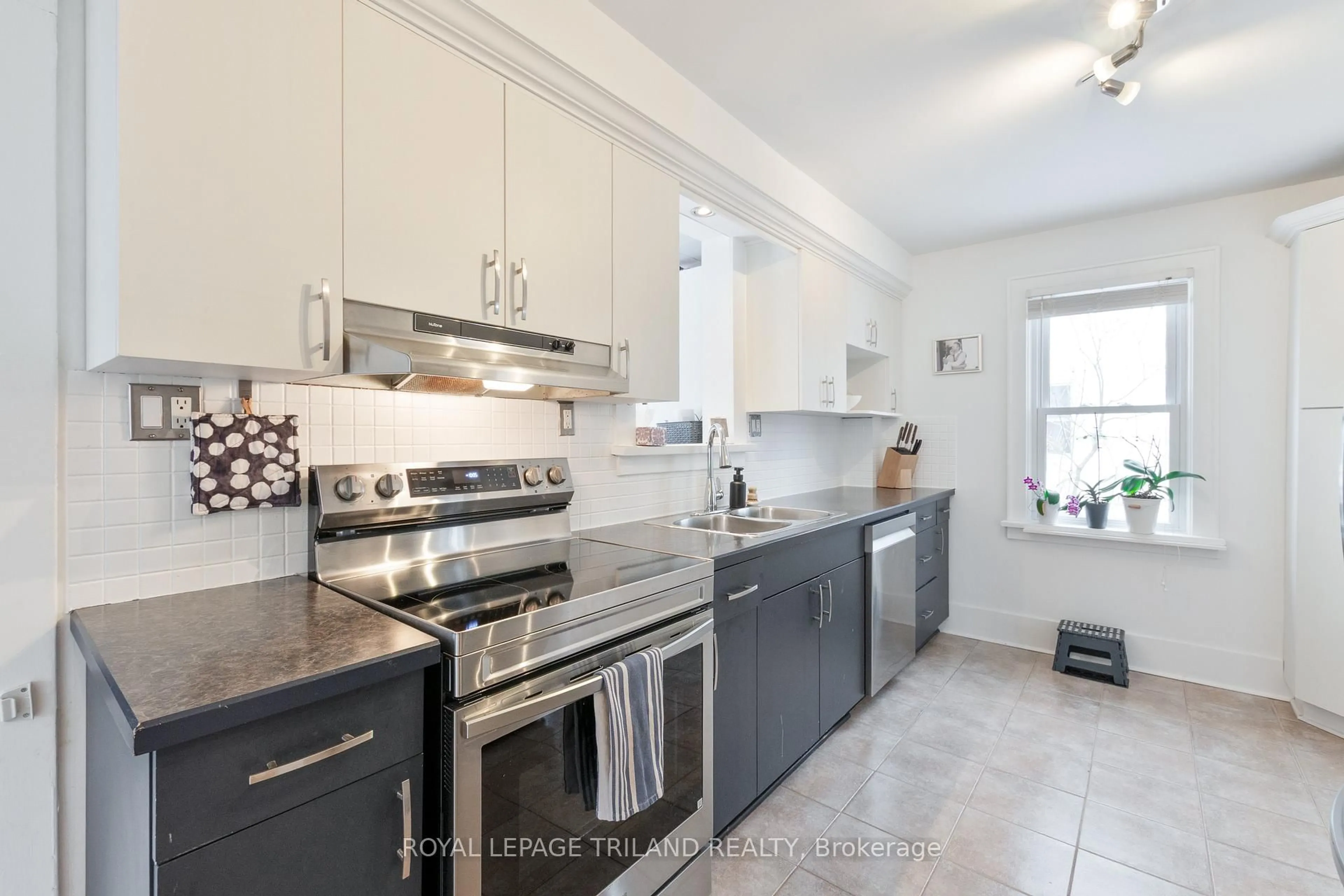 Unknown for 90 Locust St, St. Thomas Ontario N5R 2C4