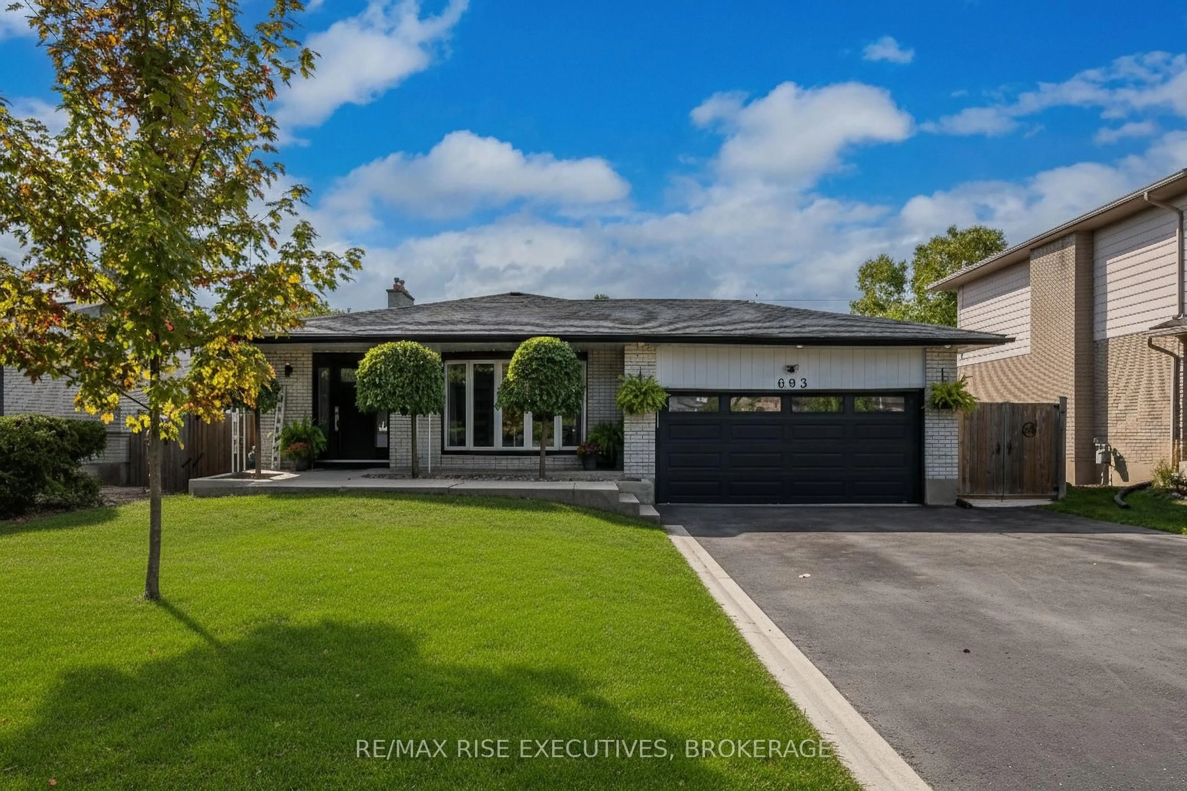 A pic from outside/outdoor area/front of a property/back of a property/a pic from drone, street for 693 Laidlaw Cres, Kingston Ontario K7M 5M3