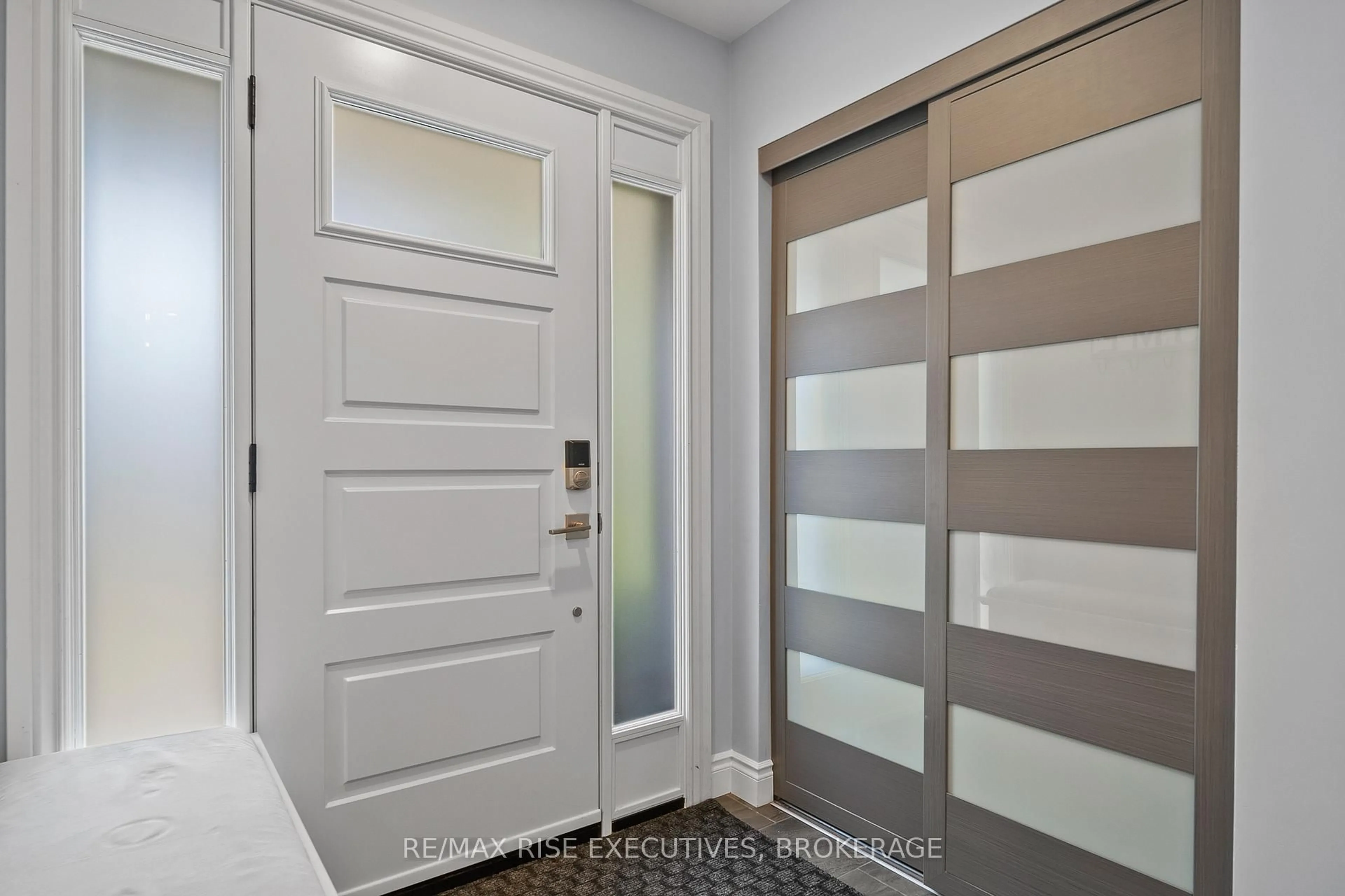 Indoor entryway for 693 Laidlaw Cres, Kingston Ontario K7M 5M3
