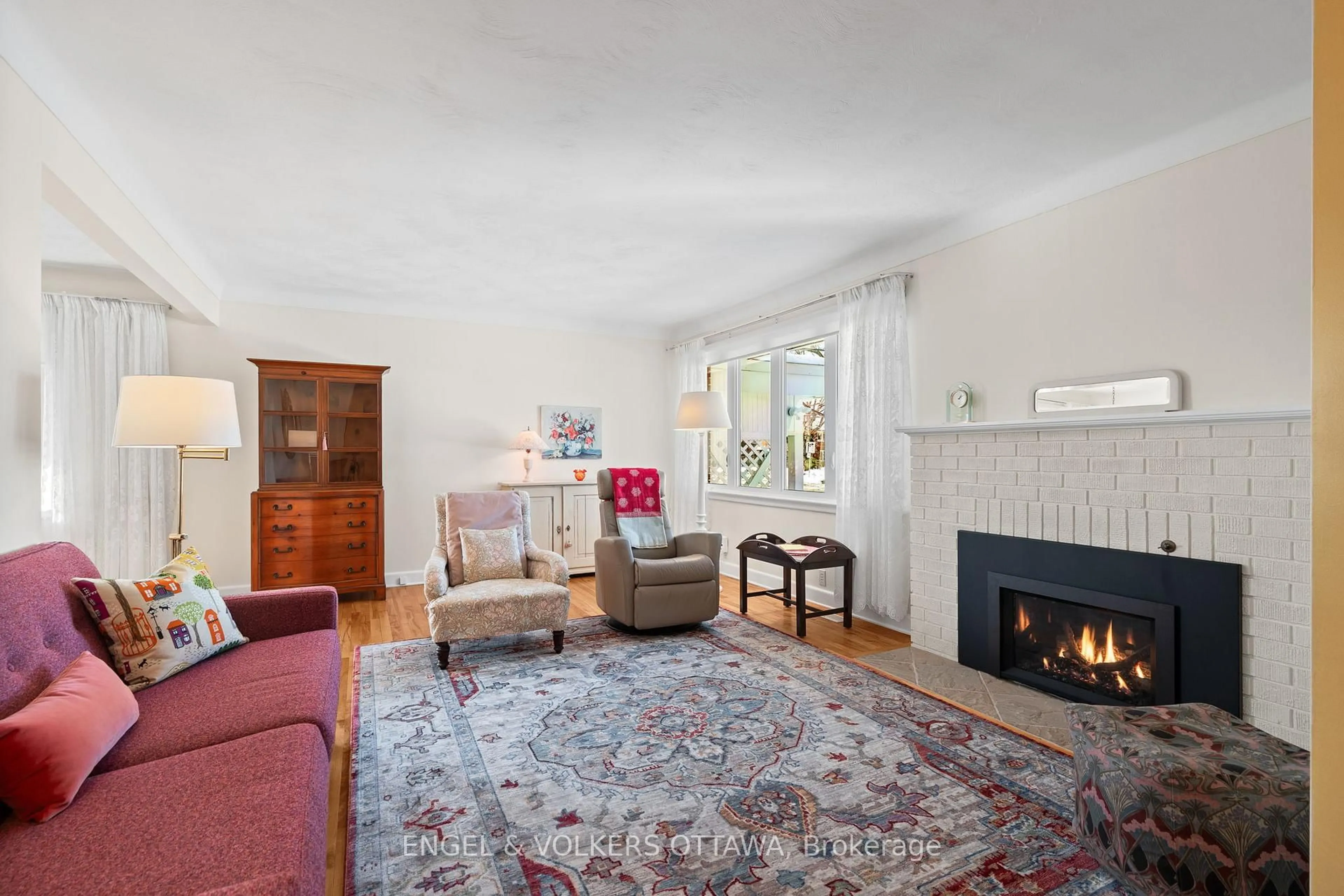 Living room with furniture, unknown for 702 Dovercourt Ave, Ottawa Ontario K2A 0W7