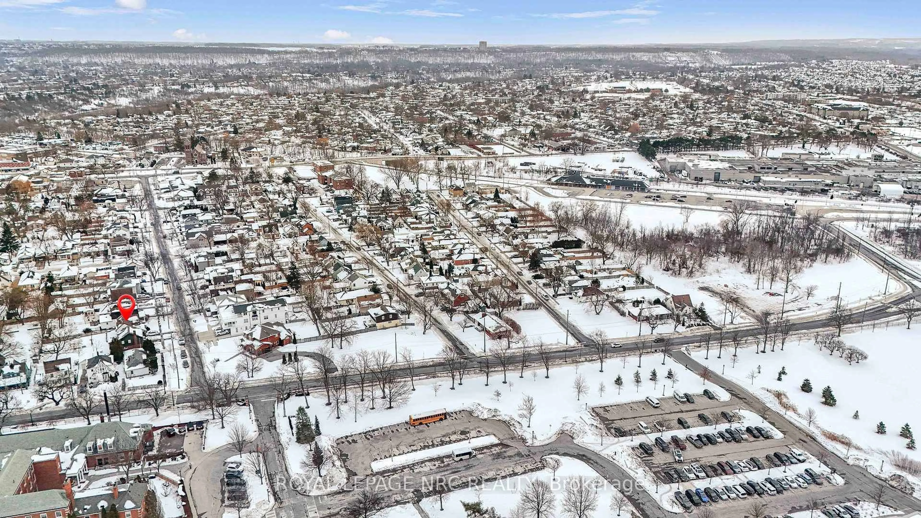 A pic from outside/outdoor area/front of a property/back of a property/a pic from drone, street for 32 Ambrose St, St. Catharines Ontario L2S 2K7