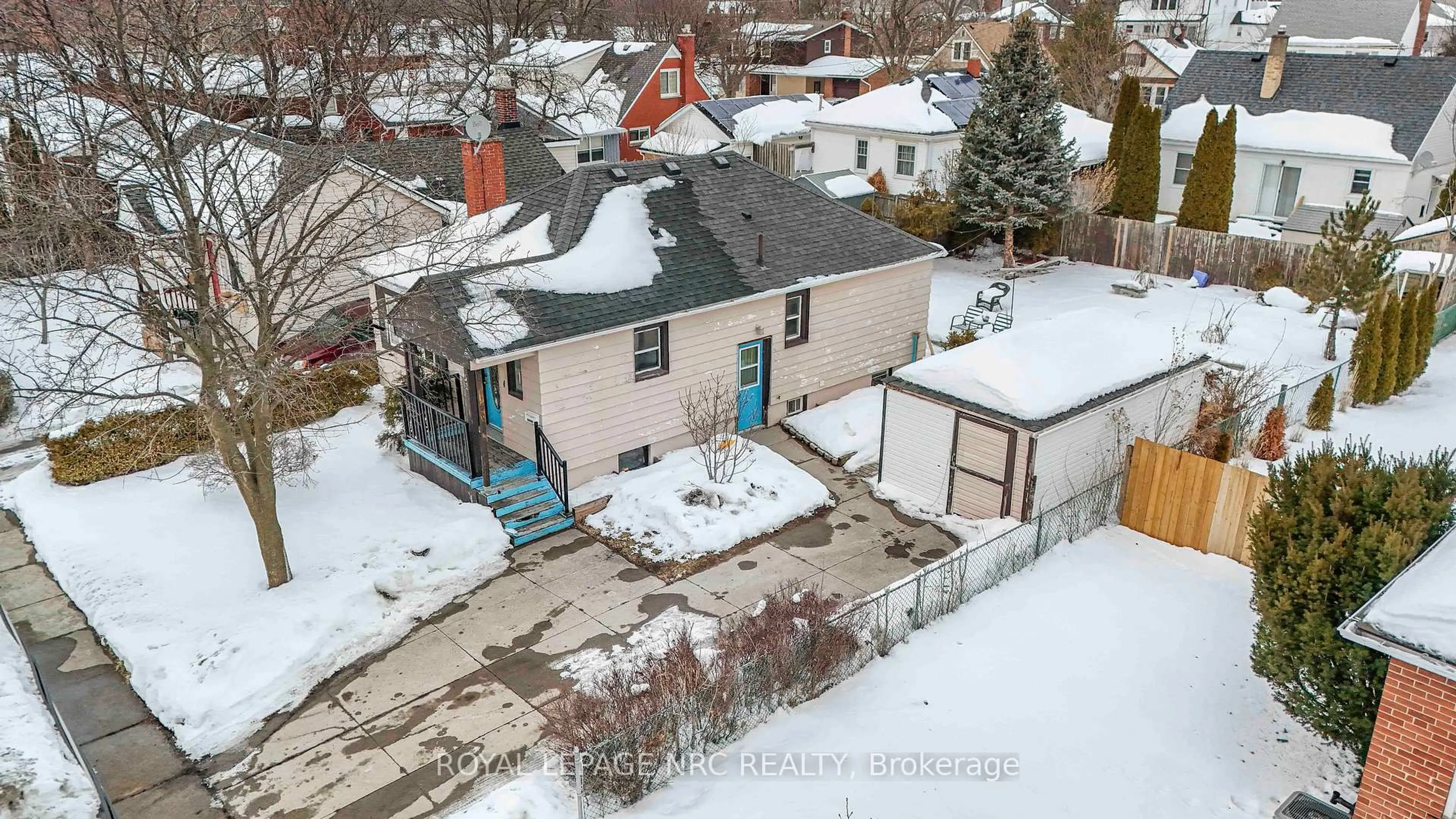 A pic from outside/outdoor area/front of a property/back of a property/a pic from drone, street for 32 Ambrose St, St. Catharines Ontario L2S 2K7