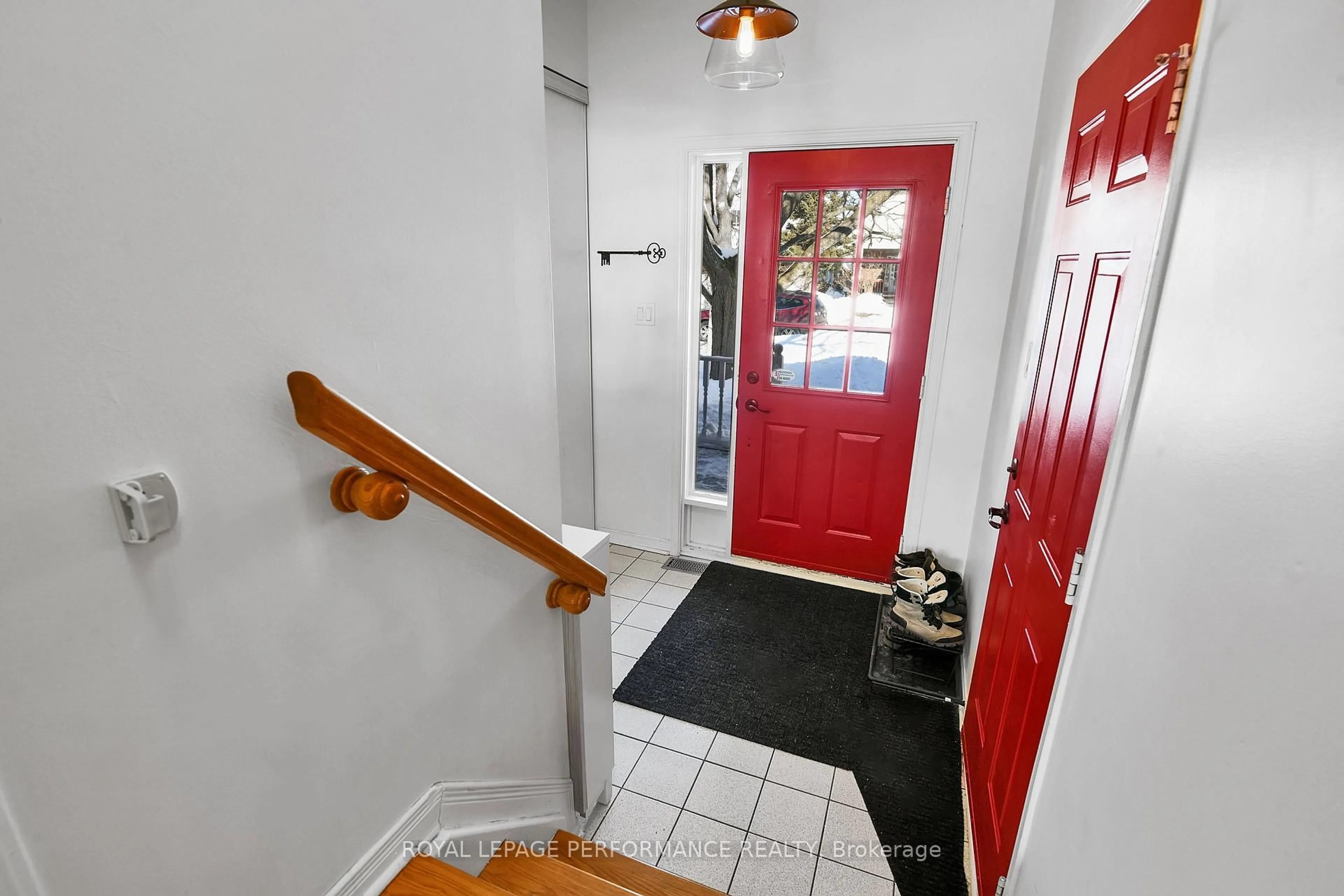 Indoor entryway for 710 Hancock Cres, Orleans Ontario K4A 3M9