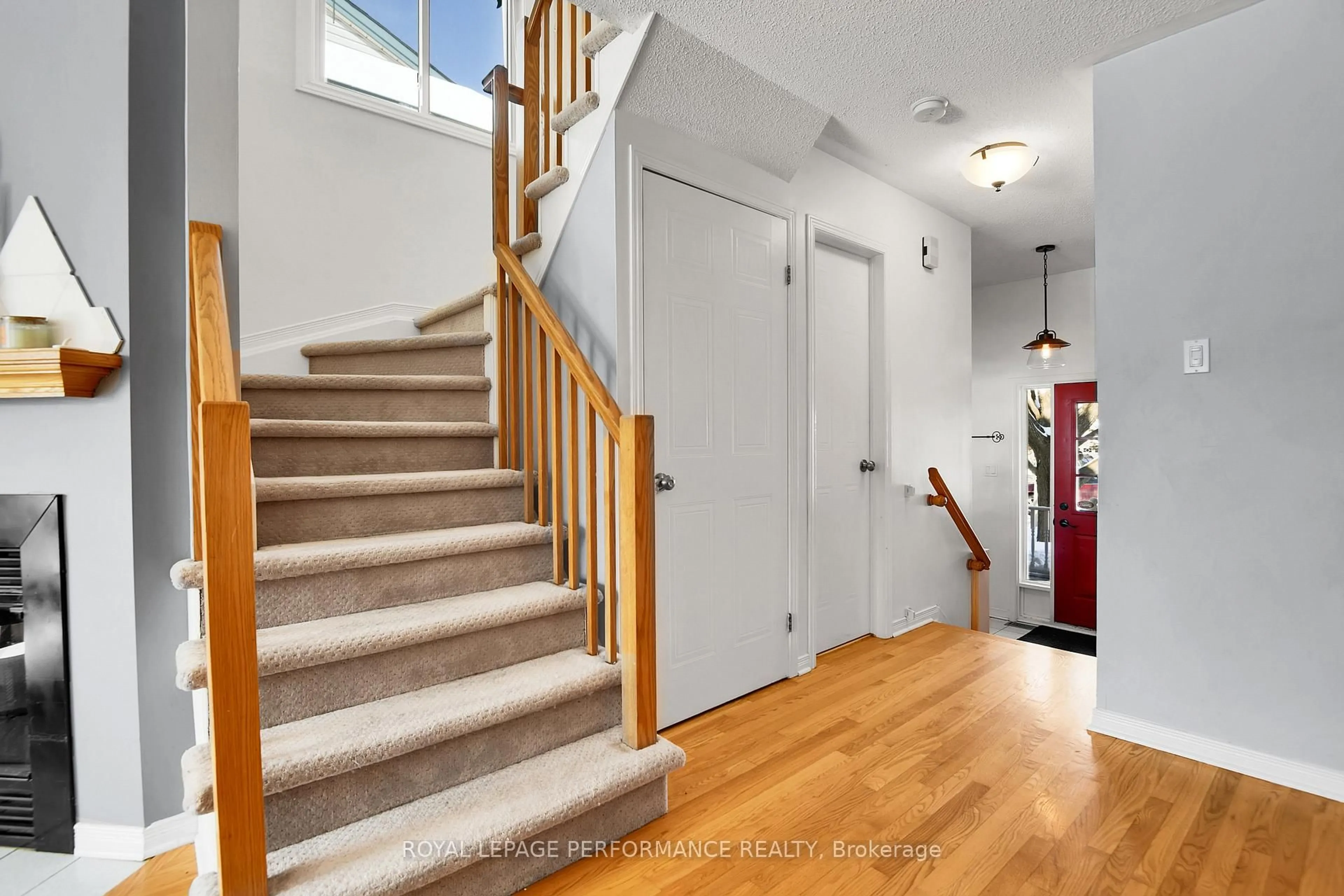 Indoor entryway for 710 Hancock Cres, Orleans Ontario K4A 3M9