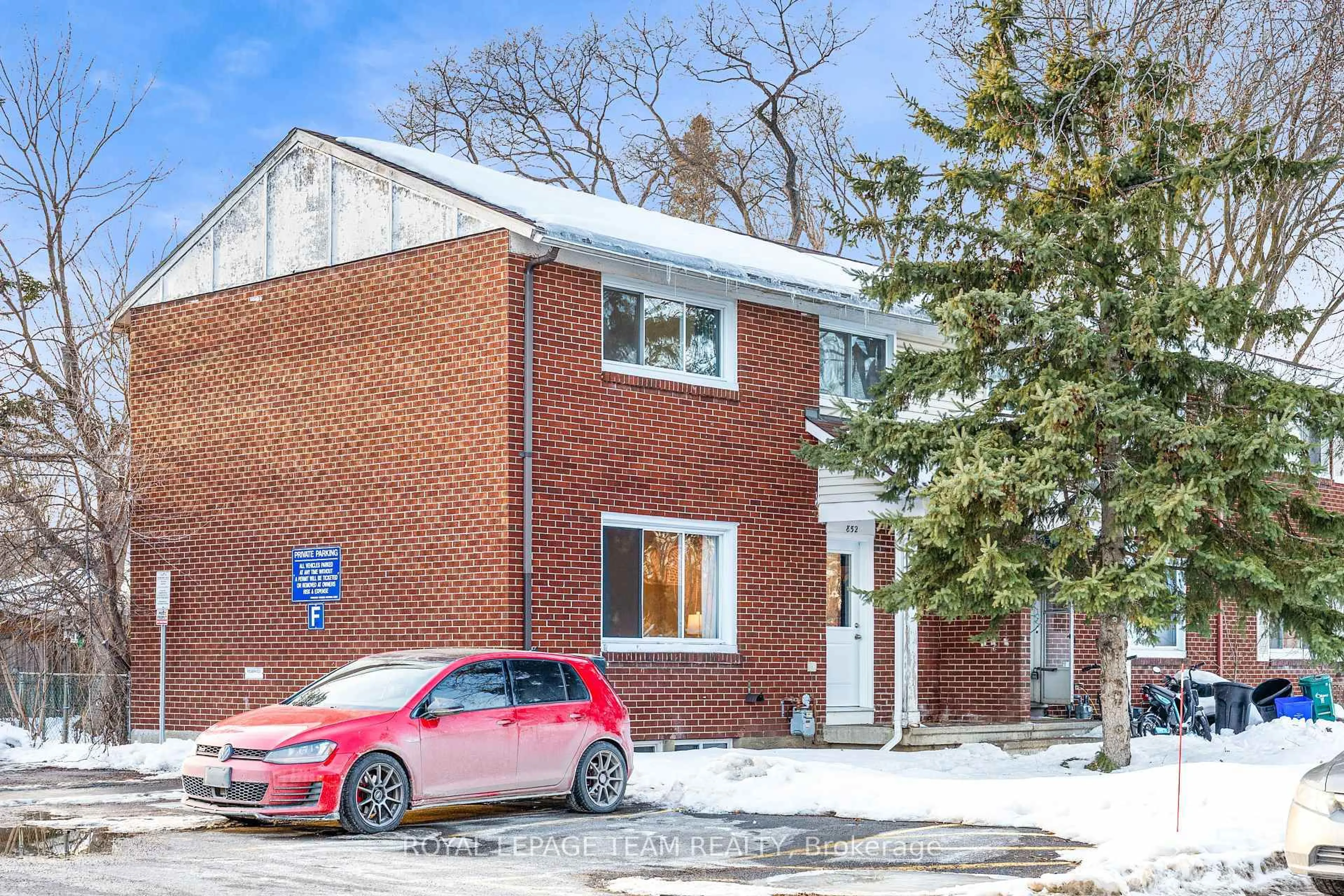 Home with brick exterior material, street for 852 BORTHWICK Ave, Ottawa Ontario K1K 2M8