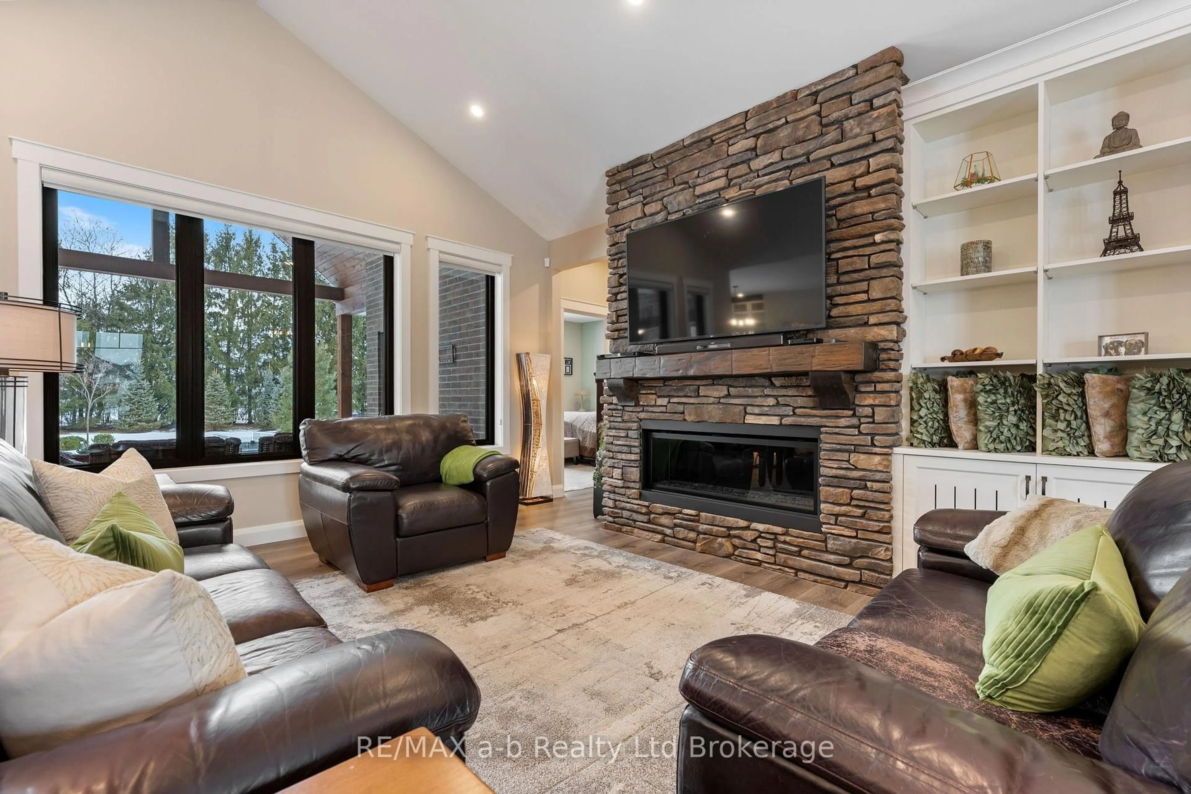 Living room with furniture, ceramic/tile floor for 23 August Cres, Norwich Ontario N0J 1R0