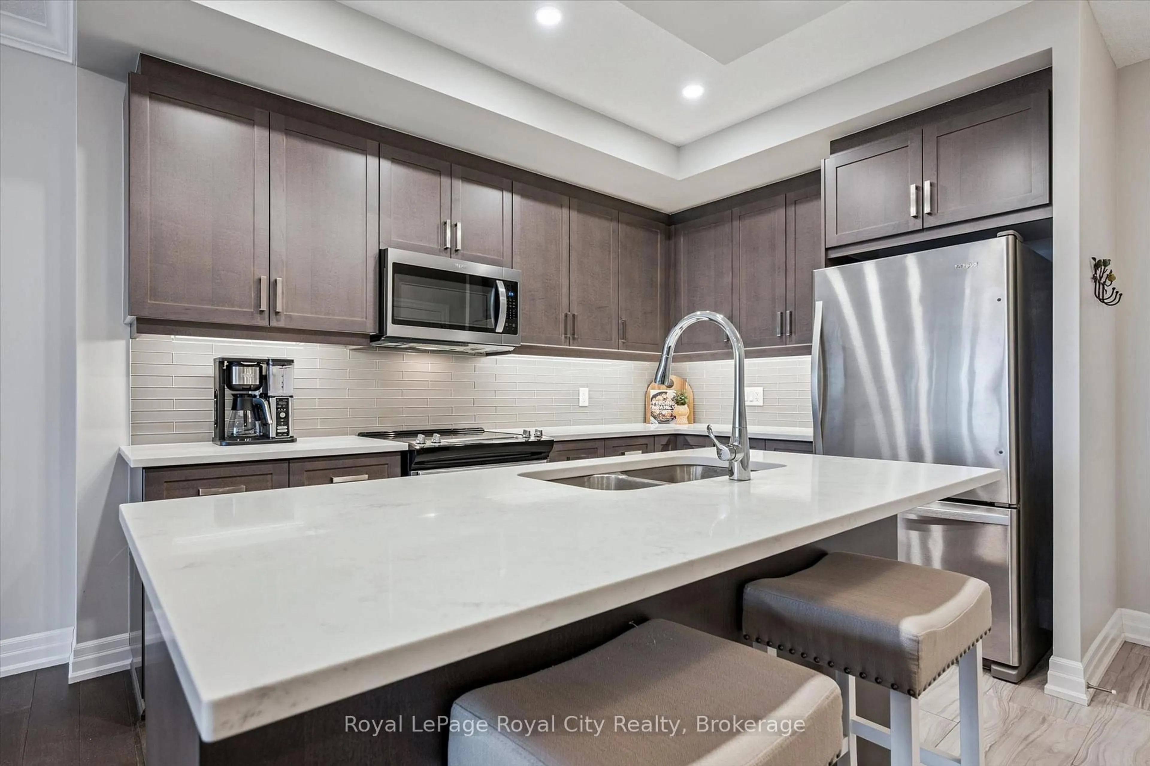 Open concept kitchen, ceramic/tile floor for 1880 Gordon St #809, Guelph Ontario N1L 0P5