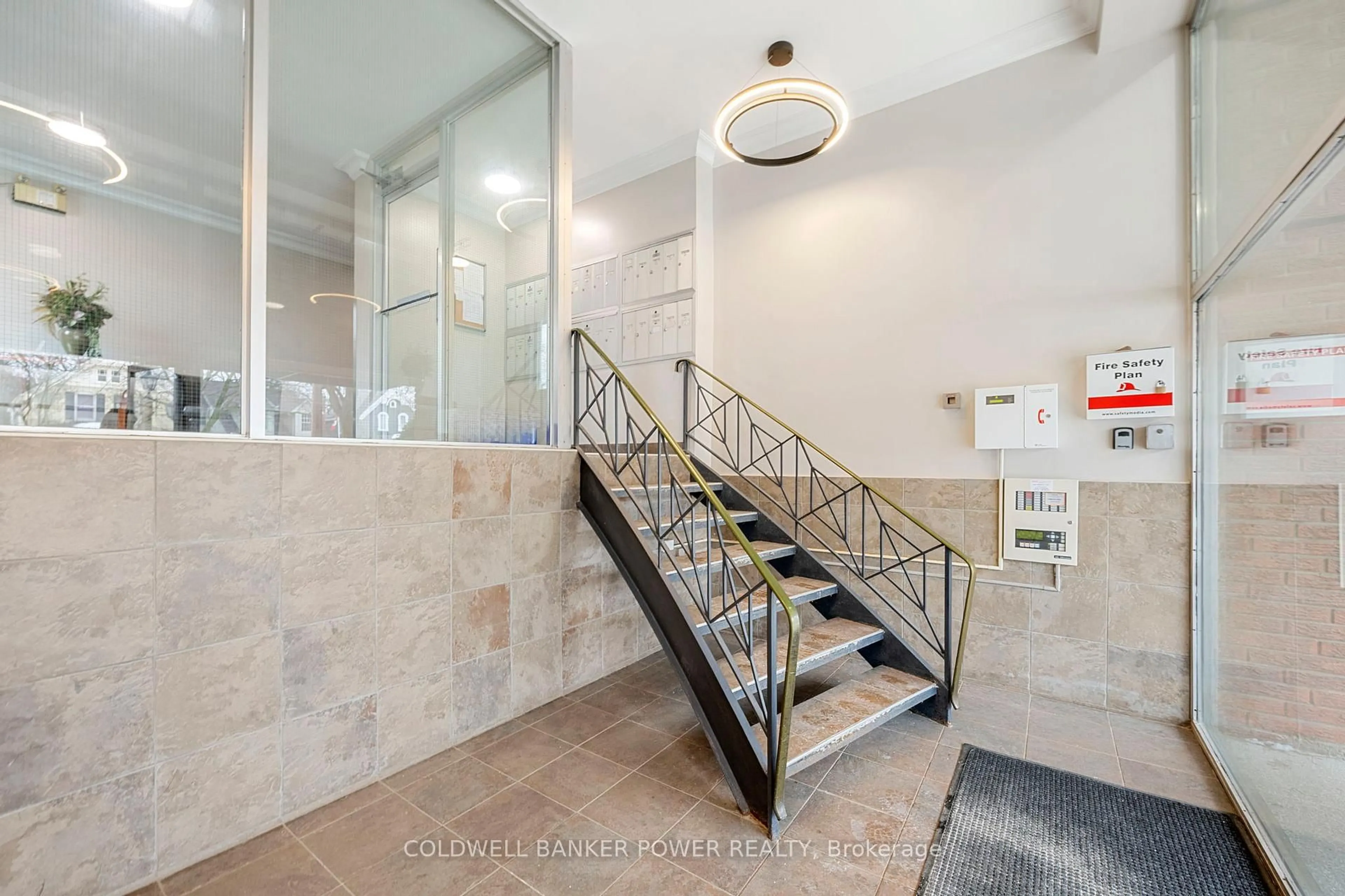 Indoor foyer for 570 William St #403, London East Ontario N6B 3E9