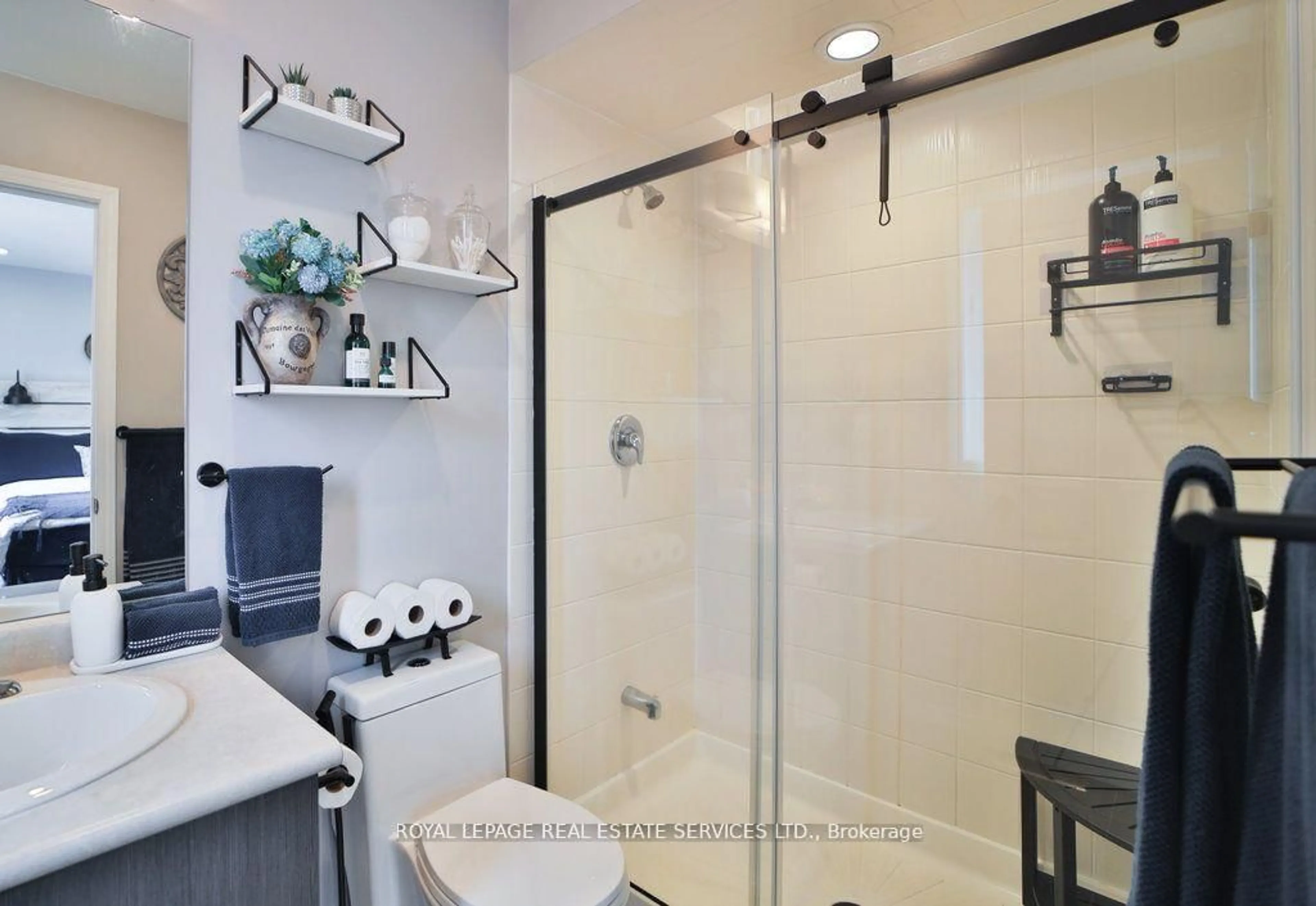 Contemporary bathroom, ceramic/tile floor for 15 Mcallistar Dr, Hamilton Ontario L0R 1C0