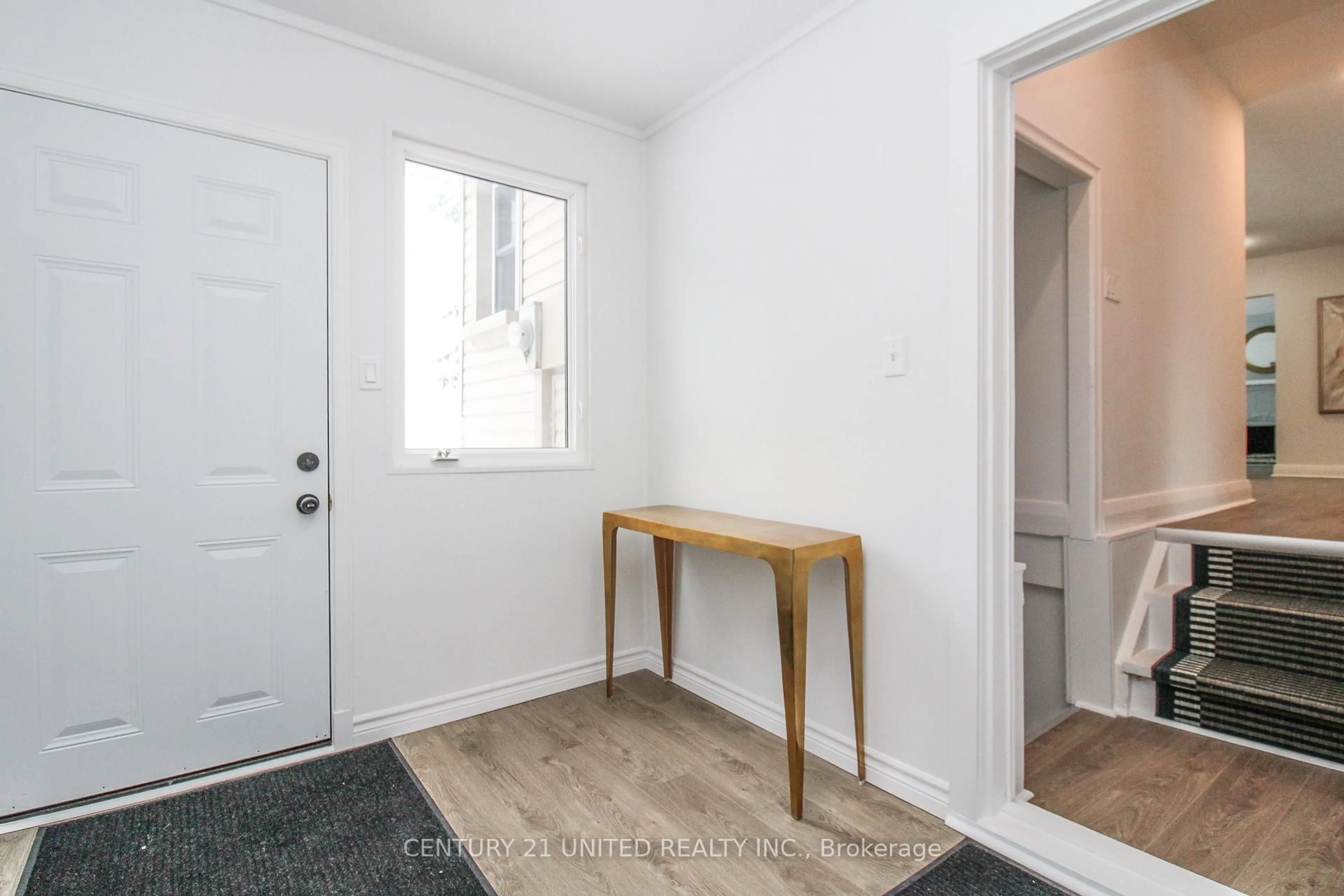Indoor entryway for 3017 Lakefield Rd, Selwyn Ontario K9J 6X5
