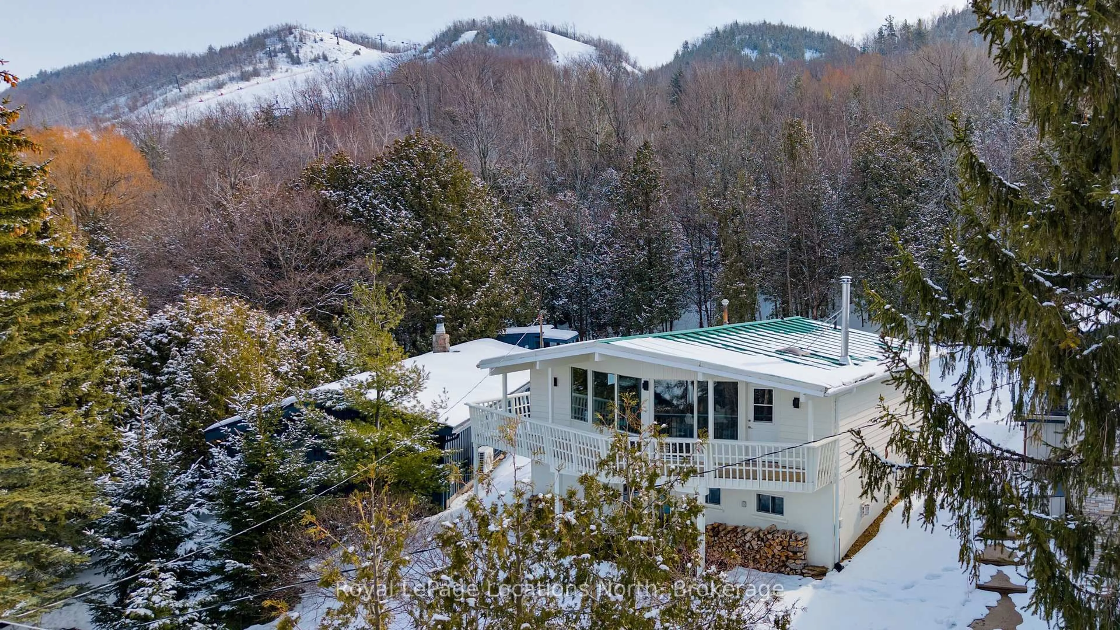 A pic from outside/outdoor area/front of a property/back of a property/a pic from drone, mountain view for 102 Wensley Dr #27, Blue Mountains Ontario N0H 1J0