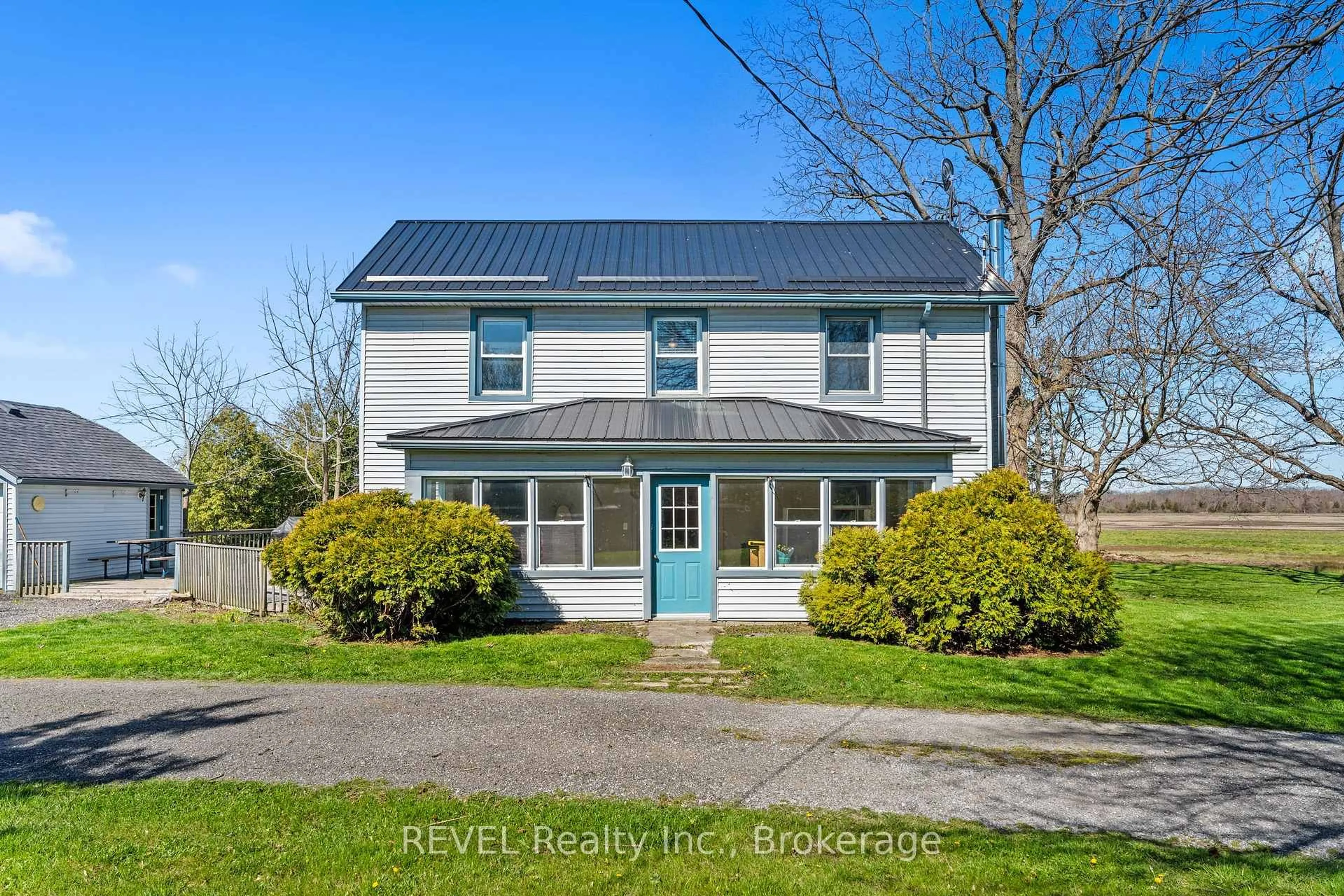 A pic from outside/outdoor area/front of a property/back of a property/a pic from drone, street for 11618 Burnaby Rd, Wainfleet Ontario L0S 1V0